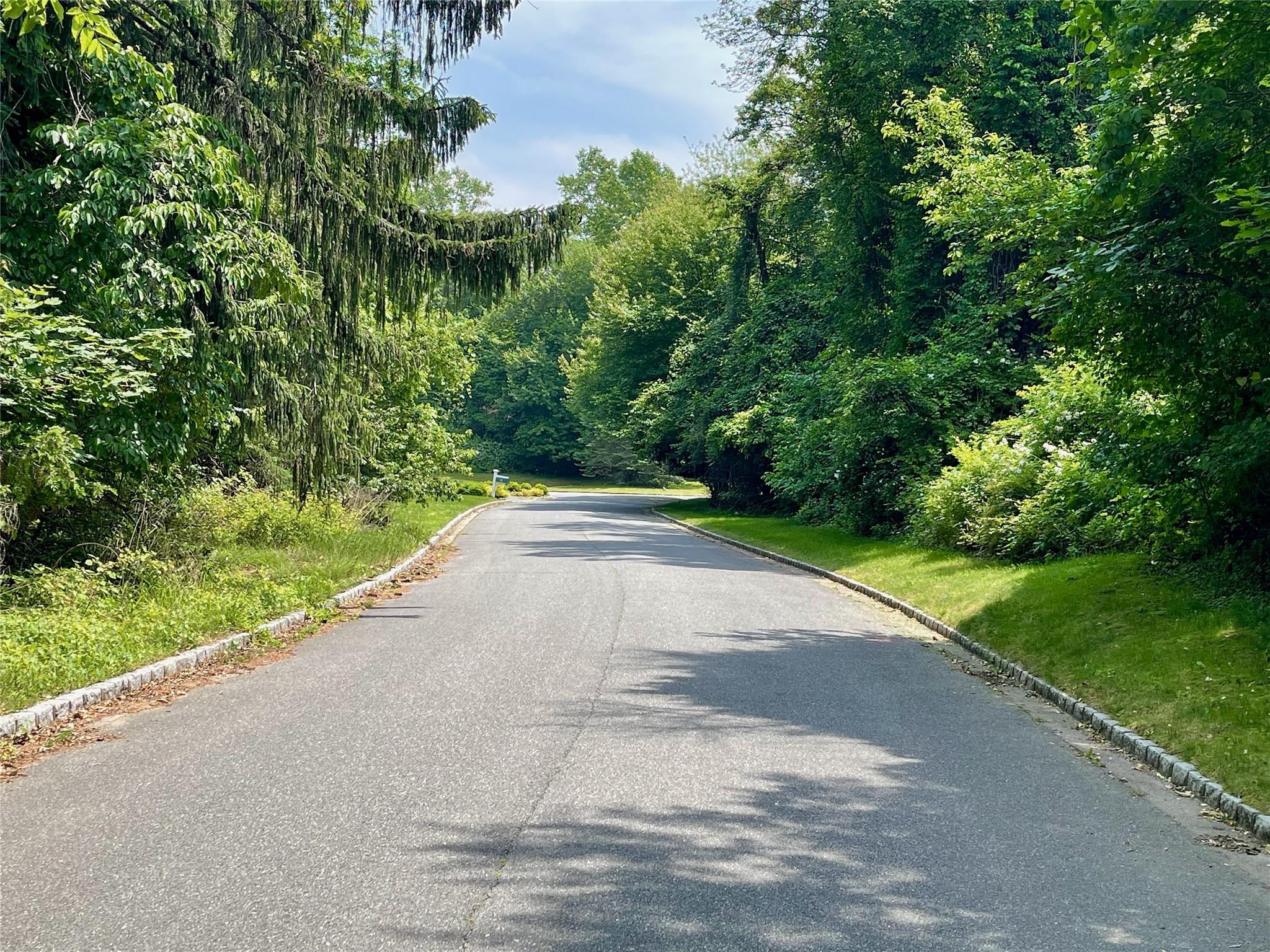 6 Hidden Pond, Muttontown, NY 11545