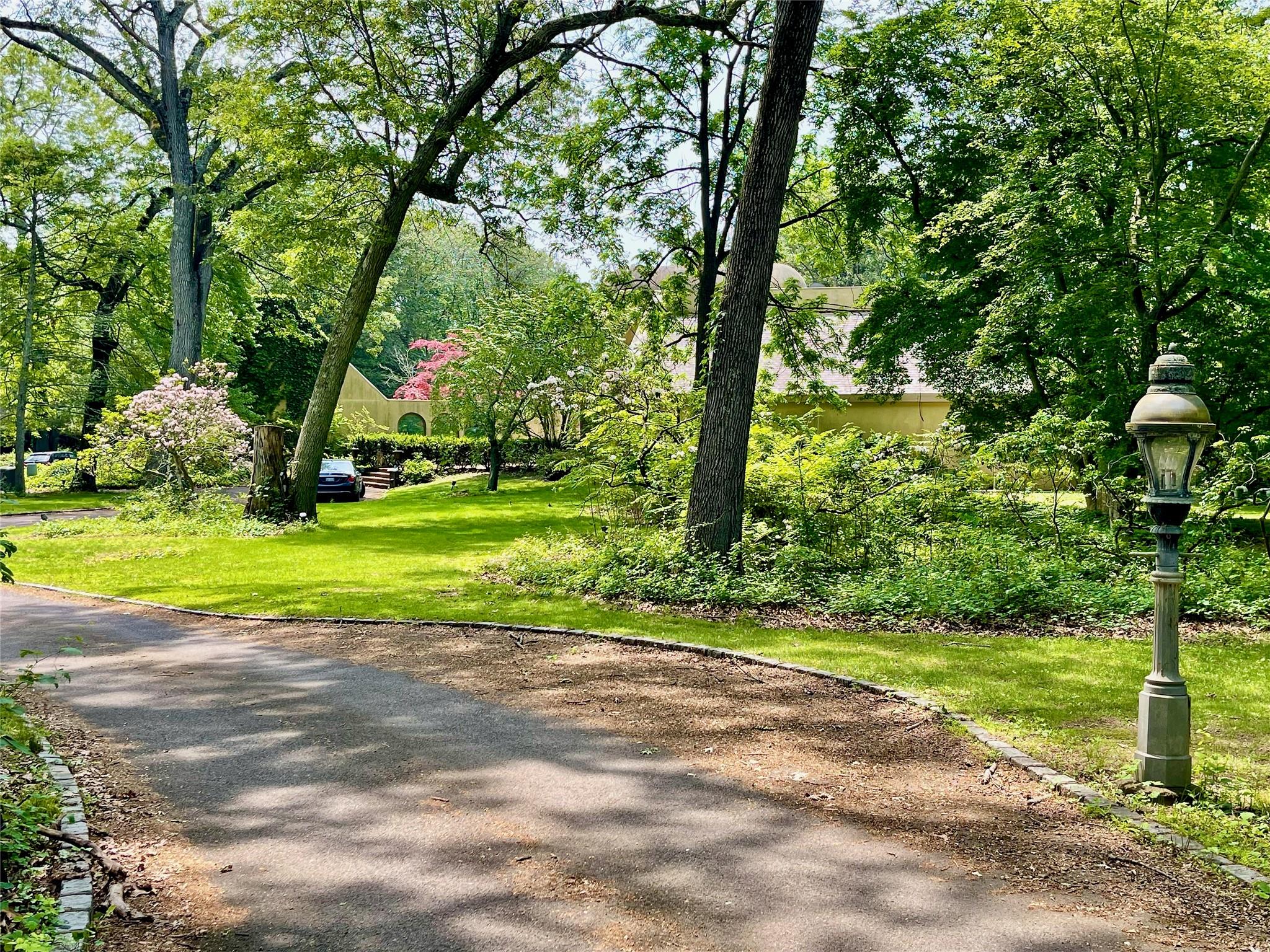 6 Hidden Pond, Muttontown, NY 11545