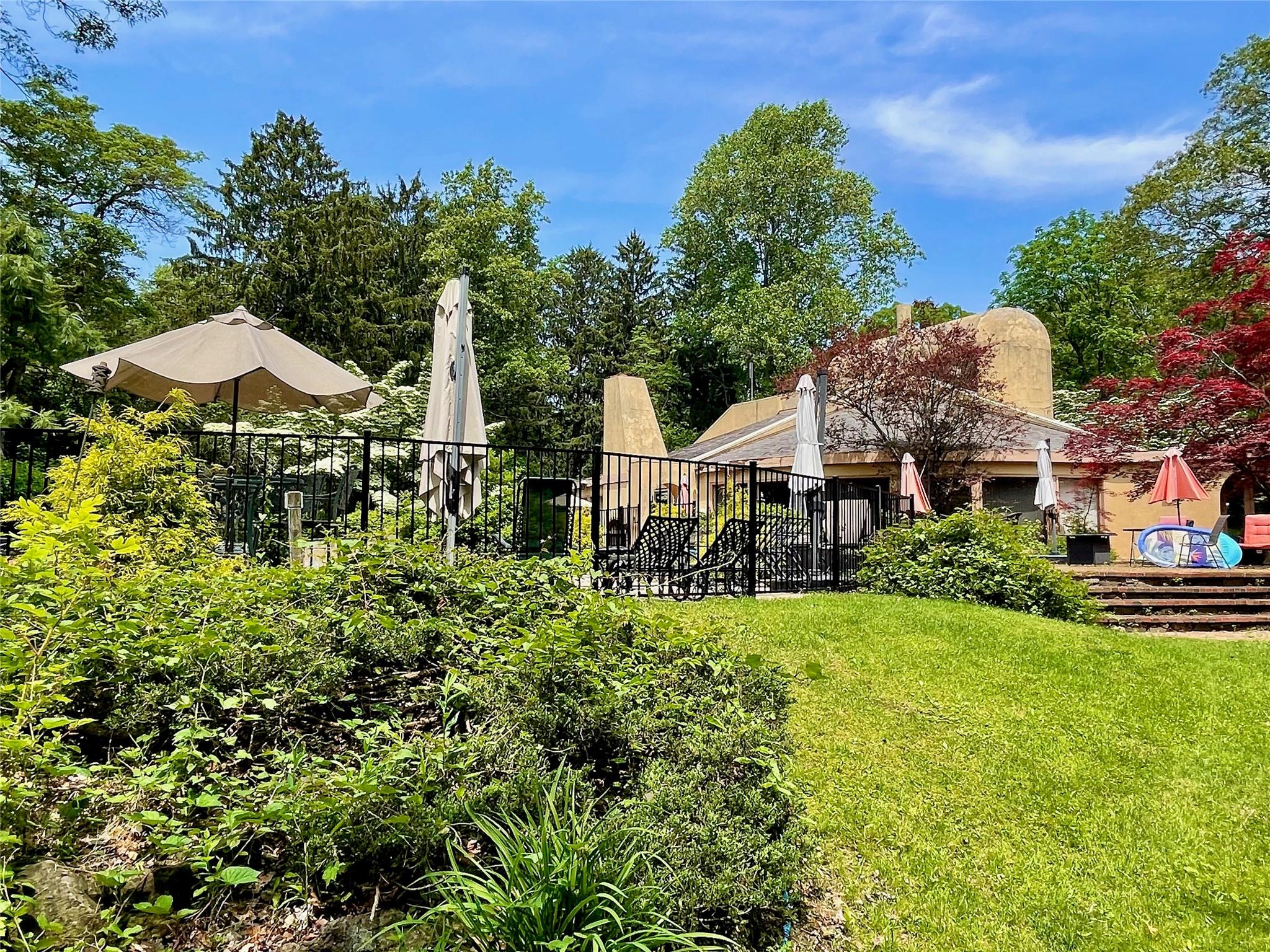 6 Hidden Pond, Muttontown, NY 11545