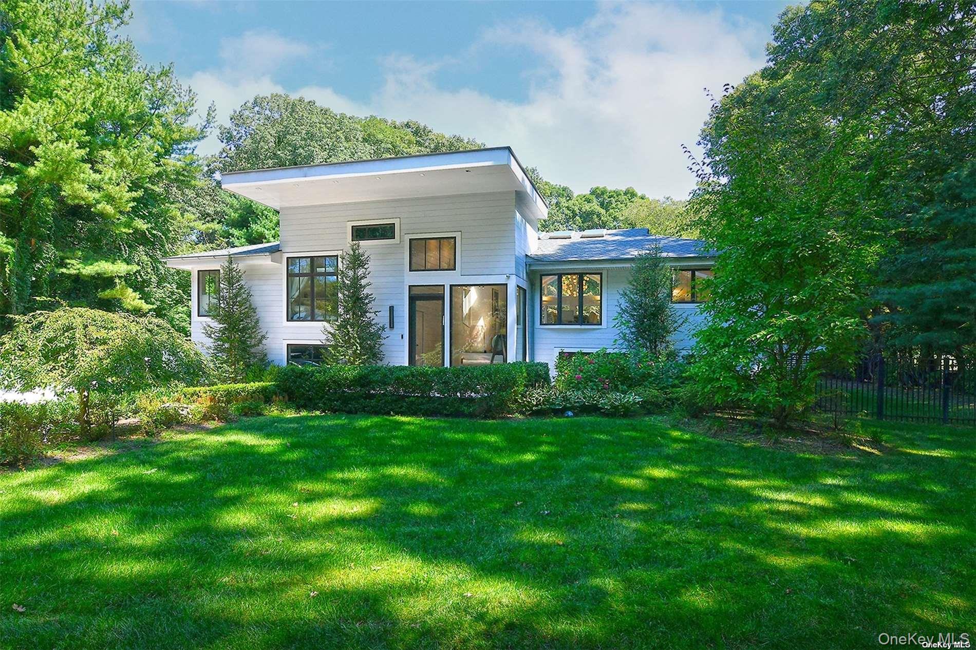 17 Beaumont Drive, Melville, NY 11747