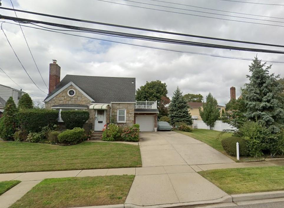 215 Leonard Boulevard, New Hyde Park, NY 11040