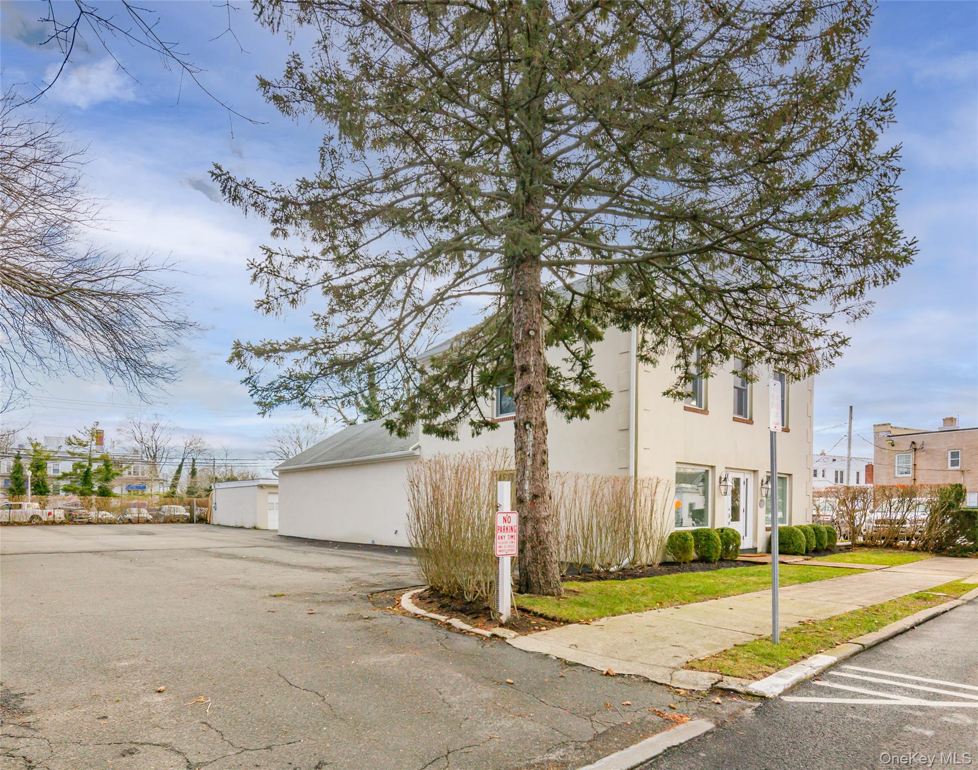 28 Cameron Street, Southampton, NY 11968