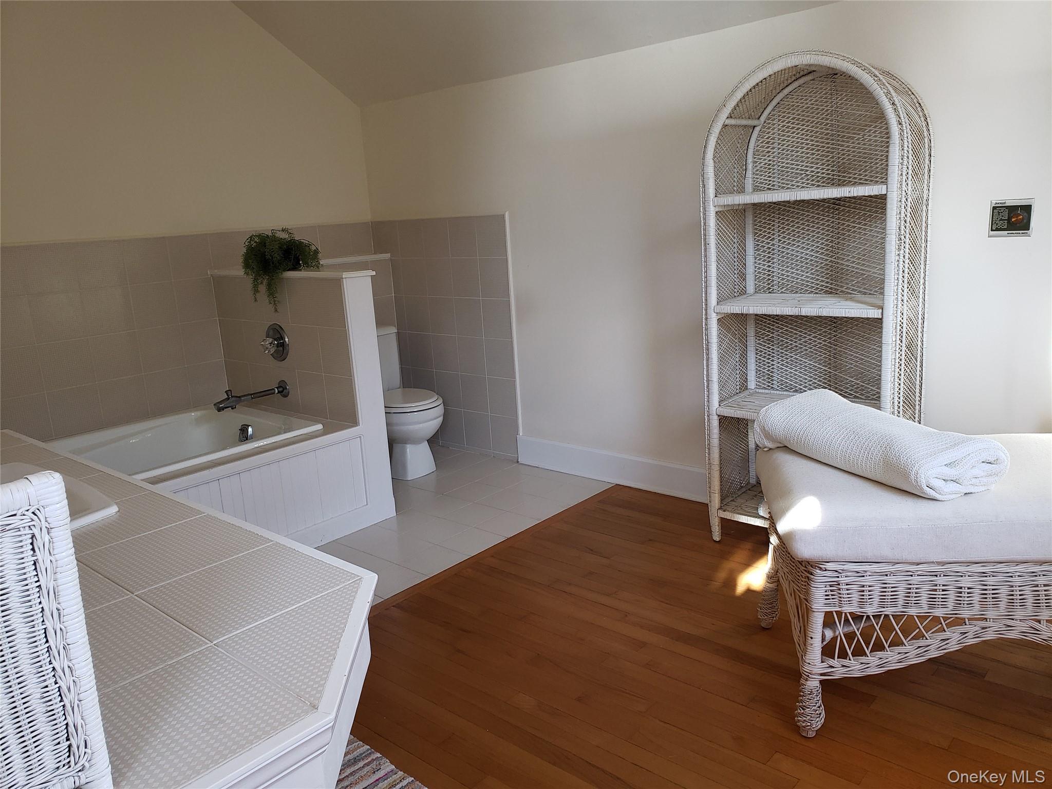 90 Peconic Avenue, Shelter Island, NY 11964