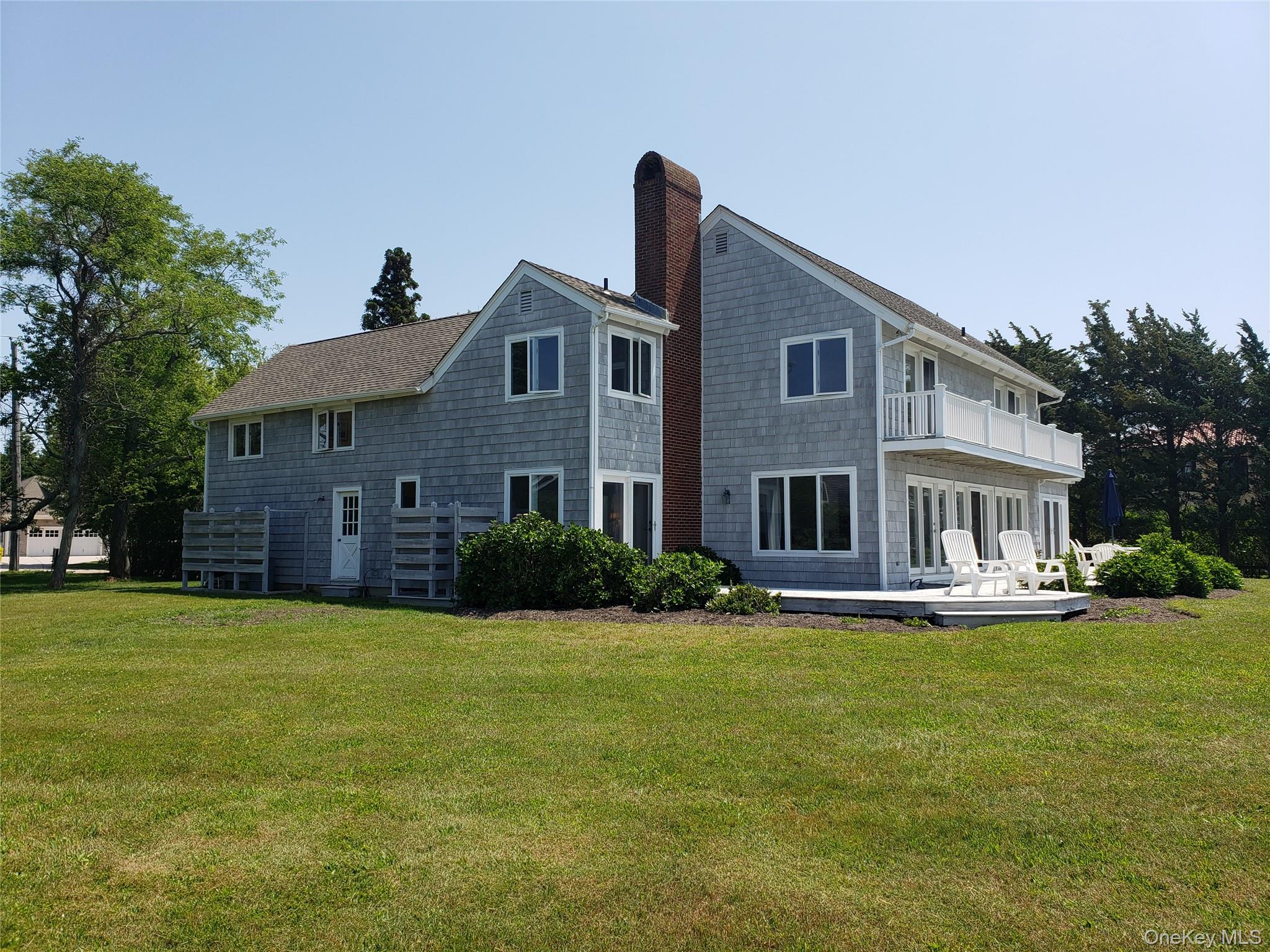 90 Peconic Avenue, Shelter Island, NY 11964