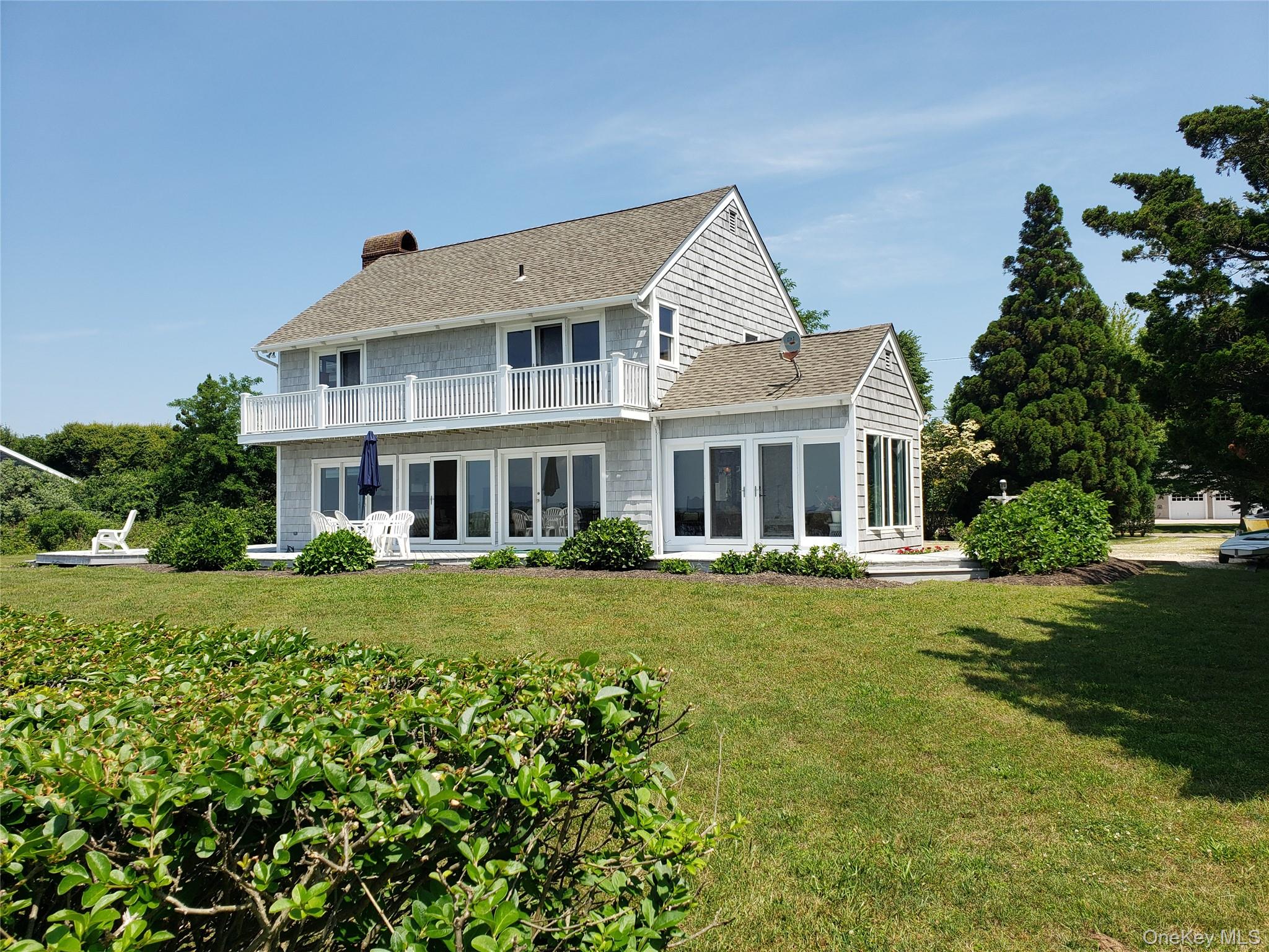 90 Peconic Avenue, Shelter Island, NY 11964