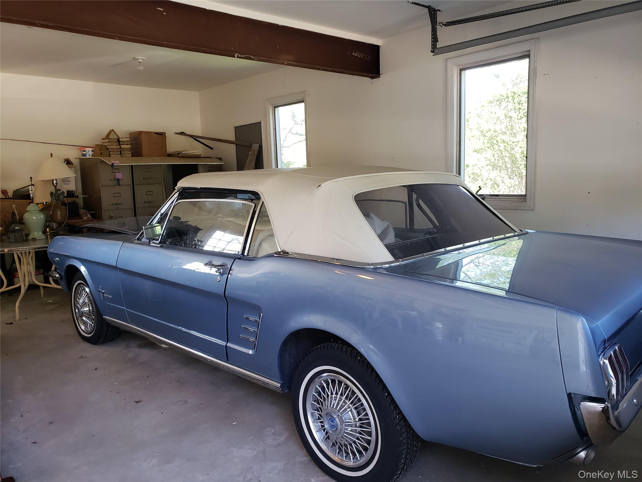 90 Peconic Avenue, Shelter Island, NY 11964