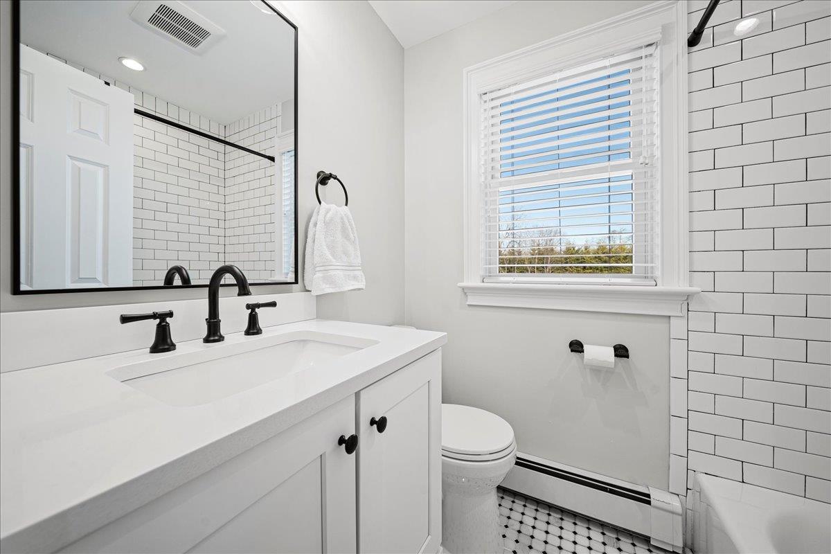 15 Coles Avenue, Amityville, NY 11701