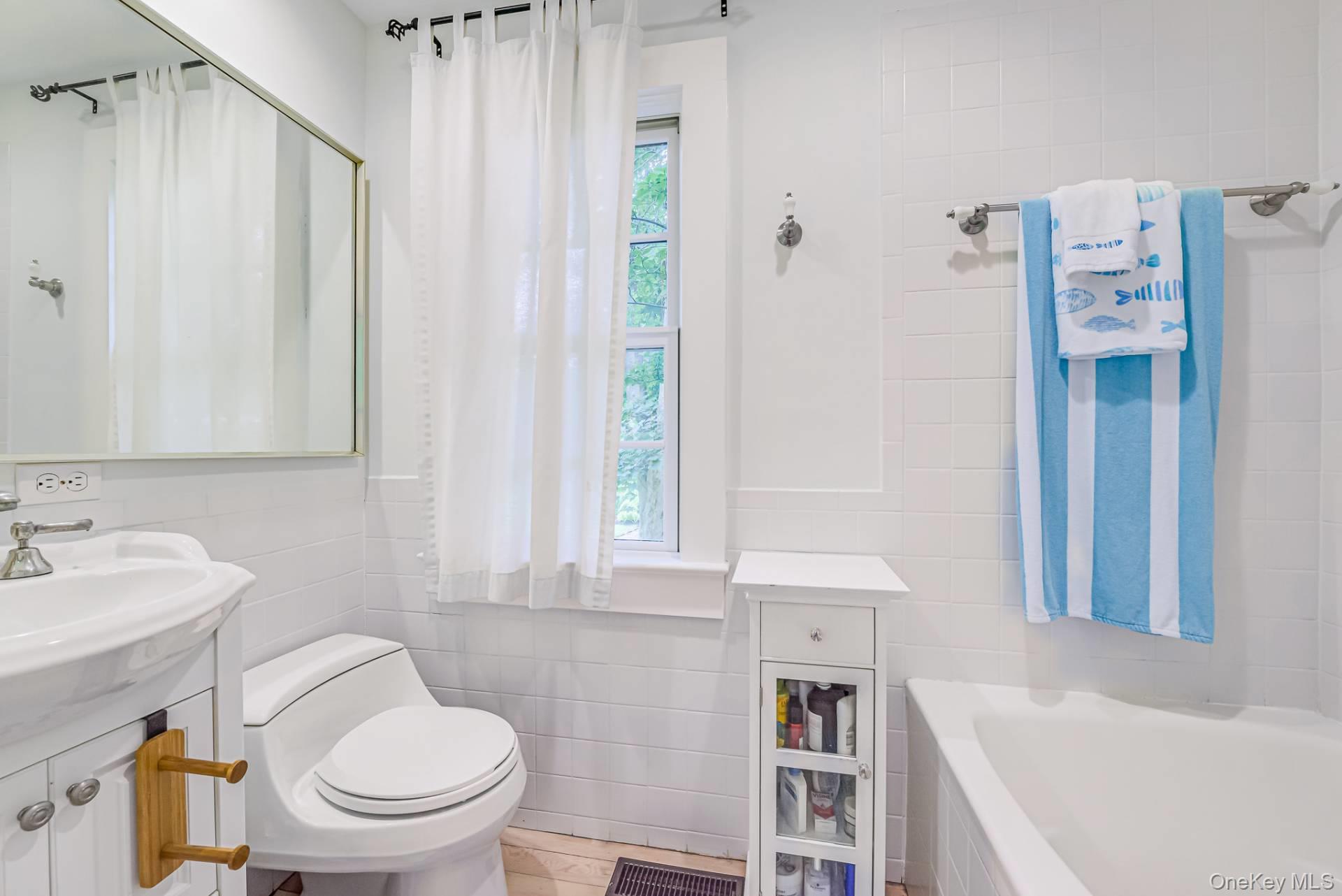 132 Sayres Path, Wainscott, NY 11975