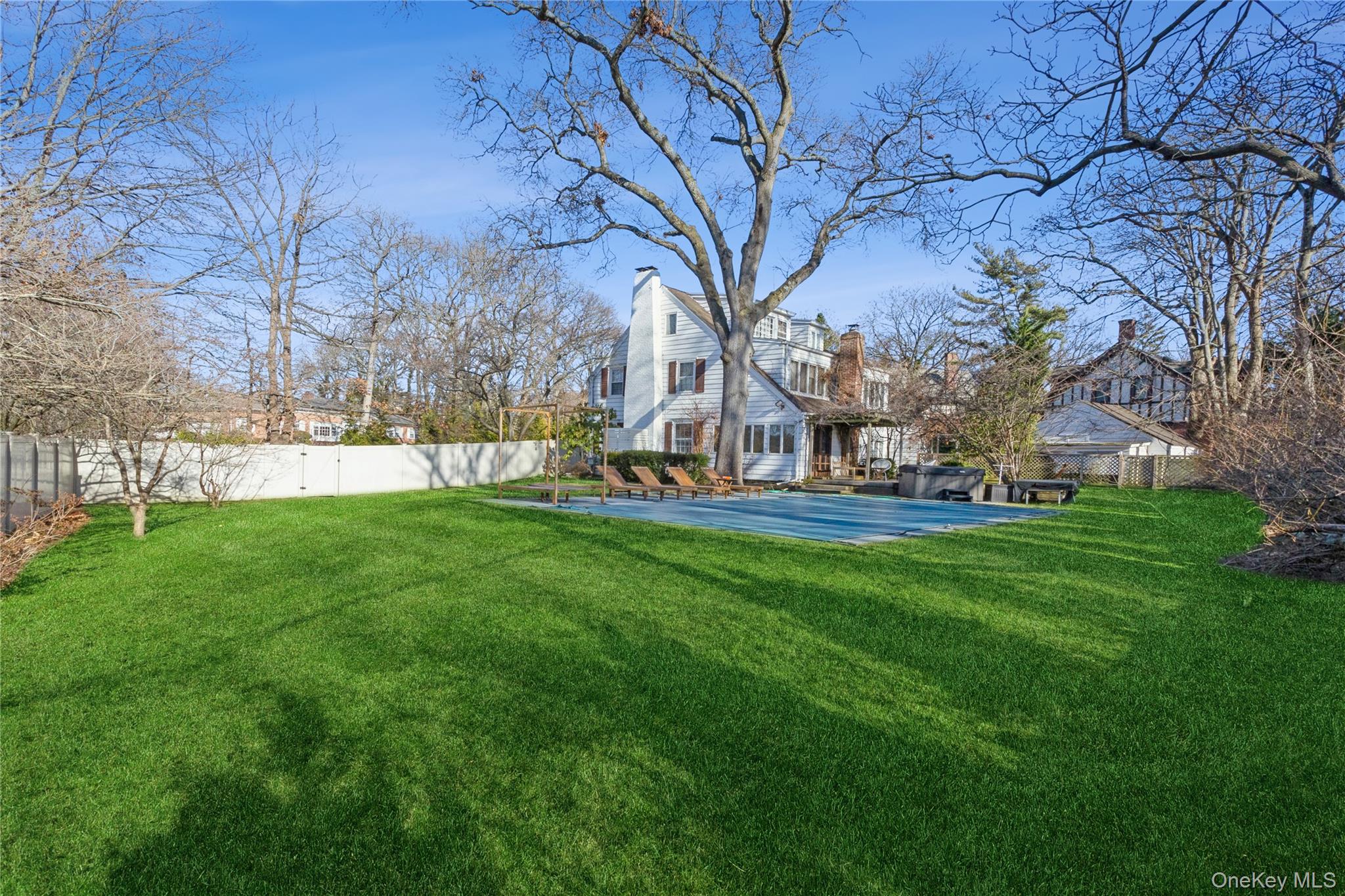 180 Longwood Crossing, Lawrence, NY 11559