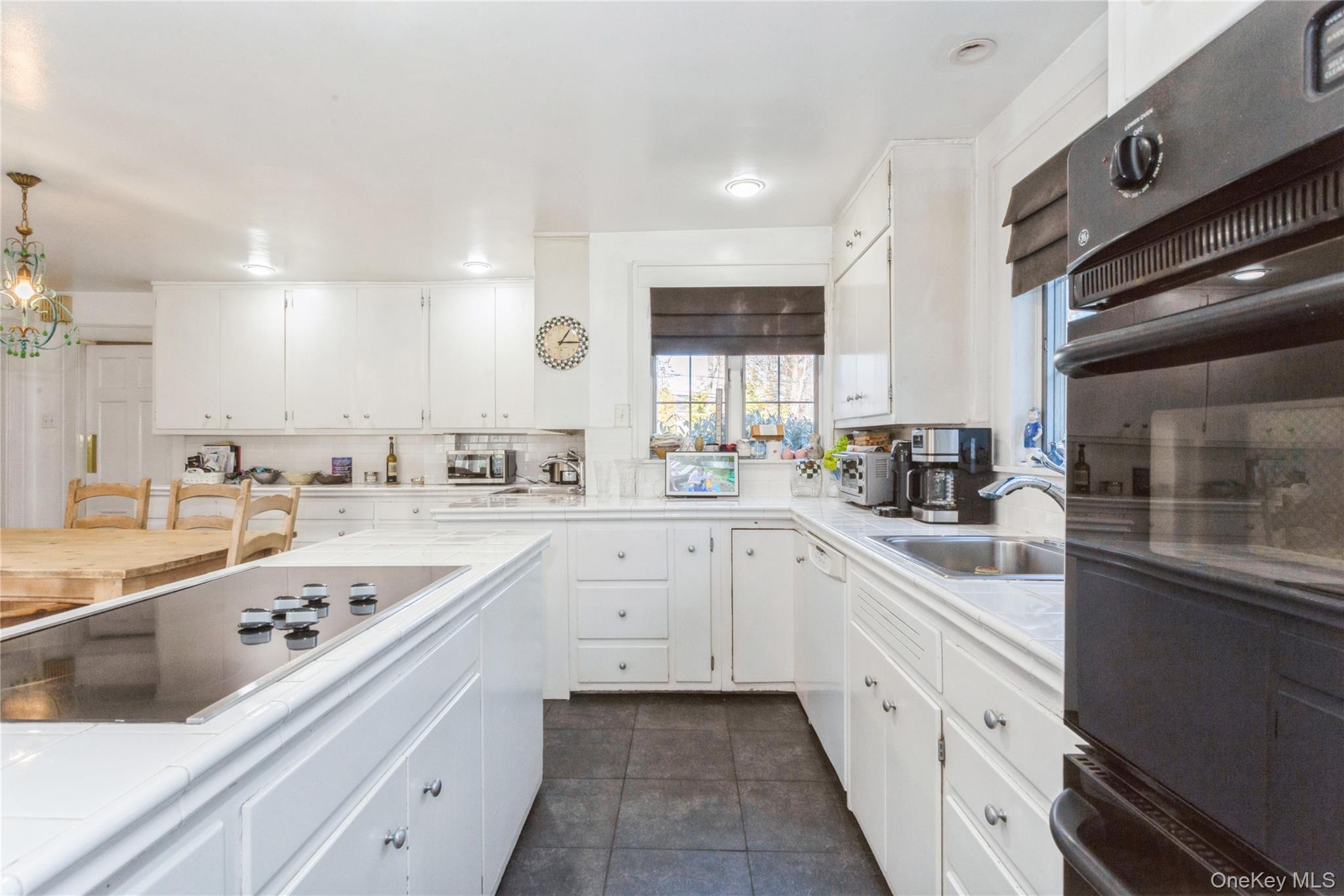 180 Longwood Crossing, Lawrence, NY 11559