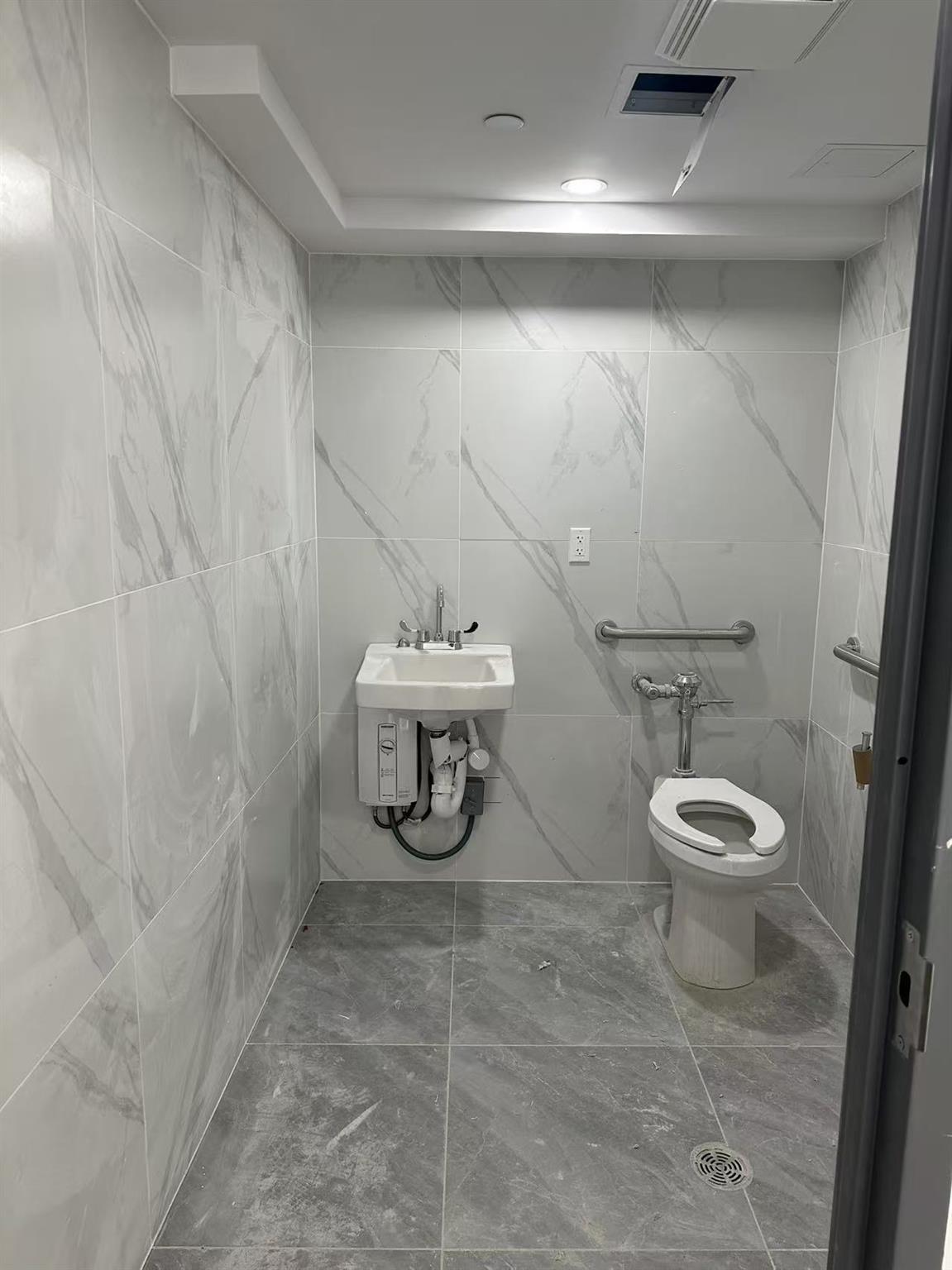 13680 41 Avenue # 2C, Flushing, NY 11355