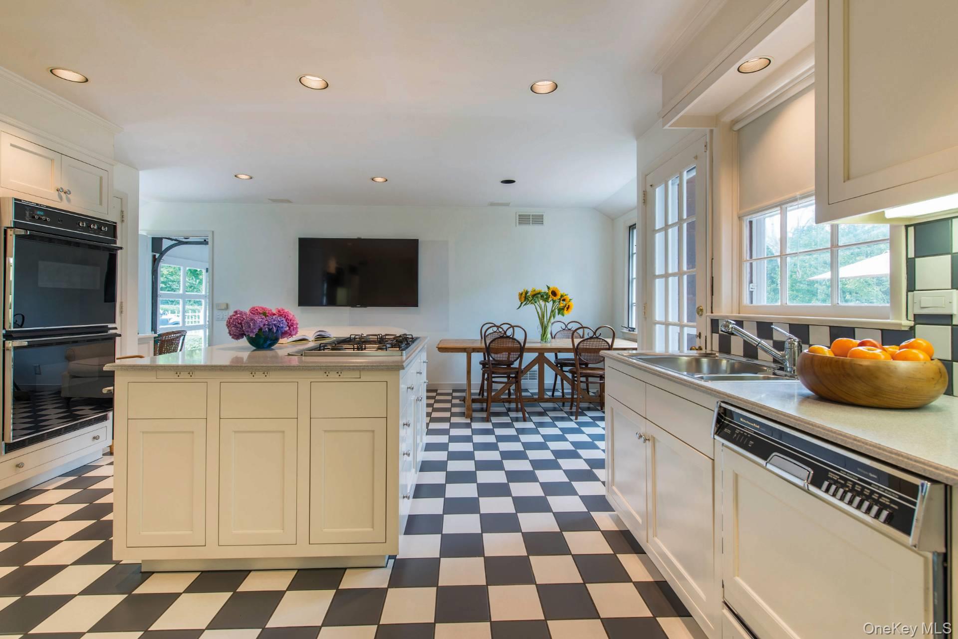 112 Egypt Lane, East Hampton, NY 11937