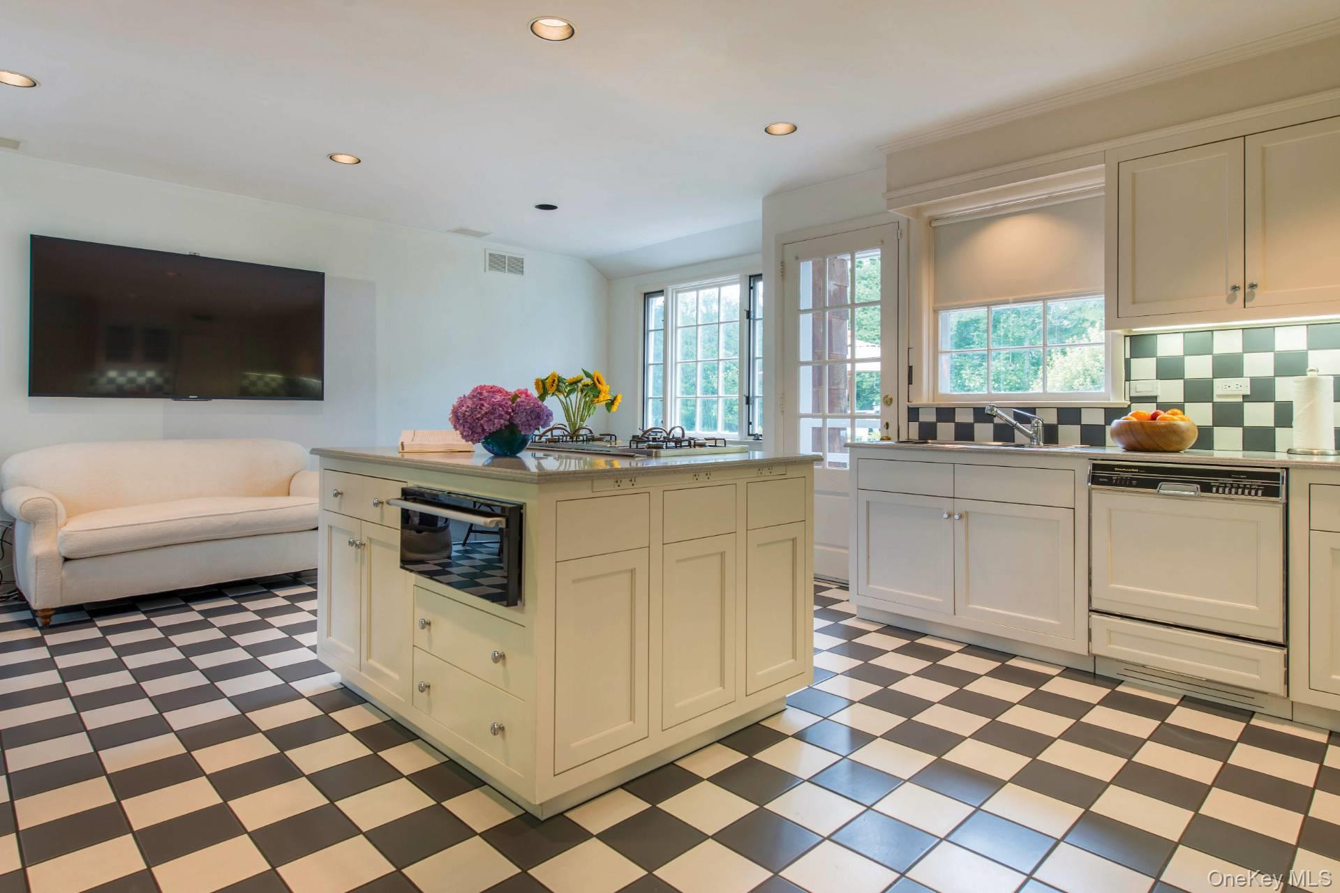 112 Egypt Lane, East Hampton, NY 11937