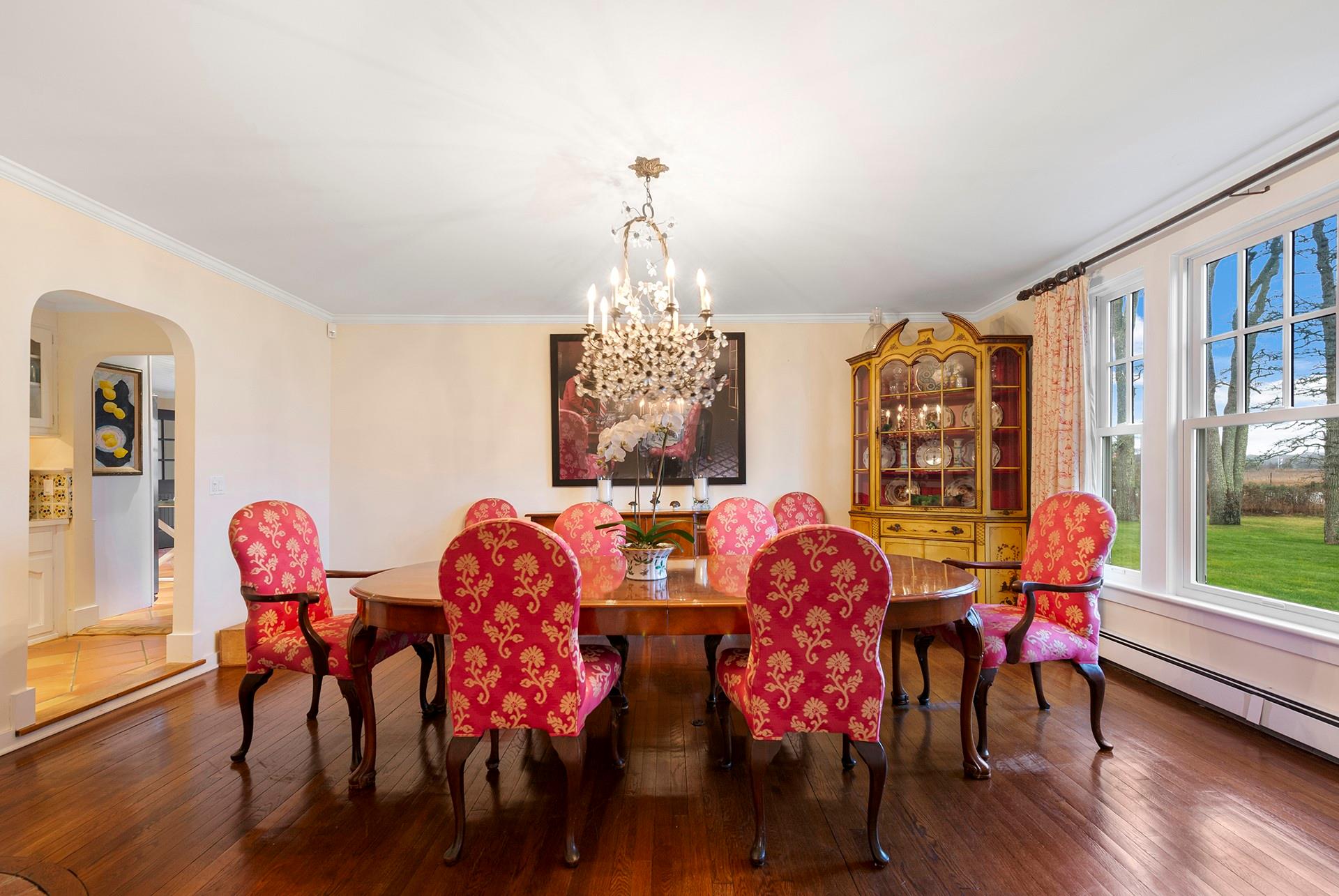 39 Homestead Road, Quiogue, NY 11978