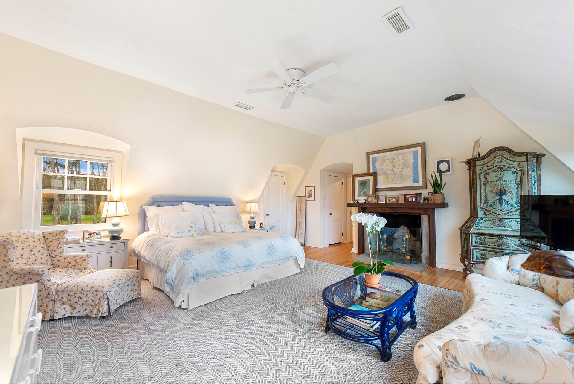 39 Homestead Road, Quiogue, NY 11978