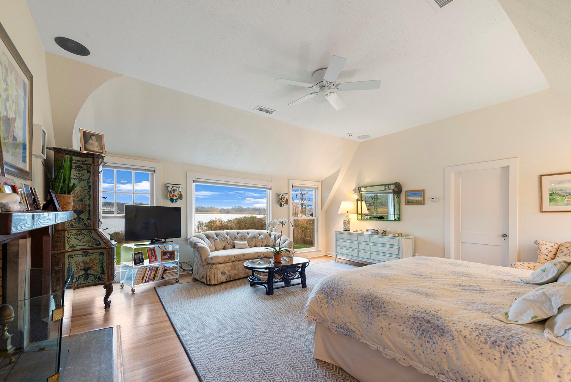 39 Homestead Road, Quiogue, NY 11978