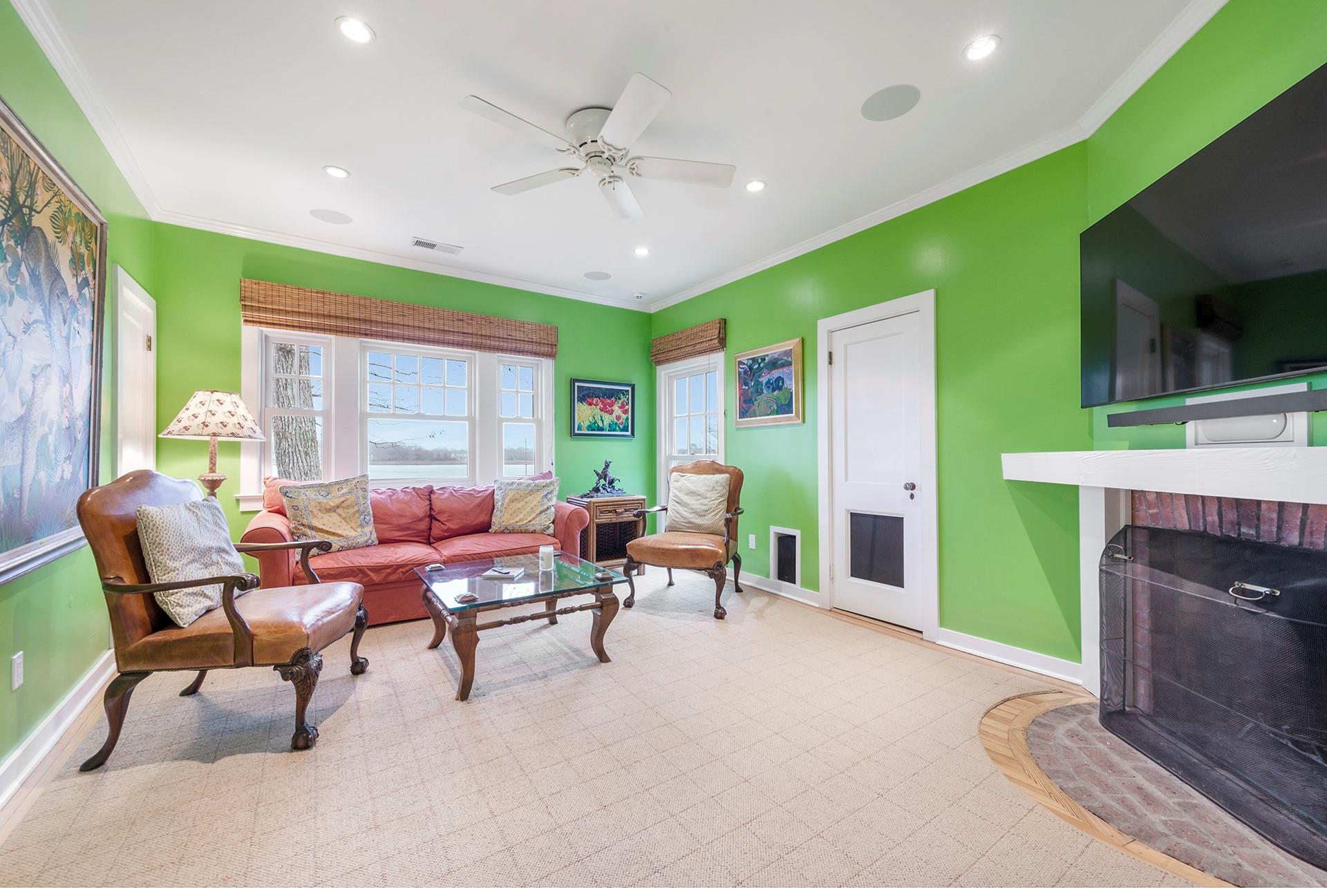 39 Homestead Road, Quiogue, NY 11978