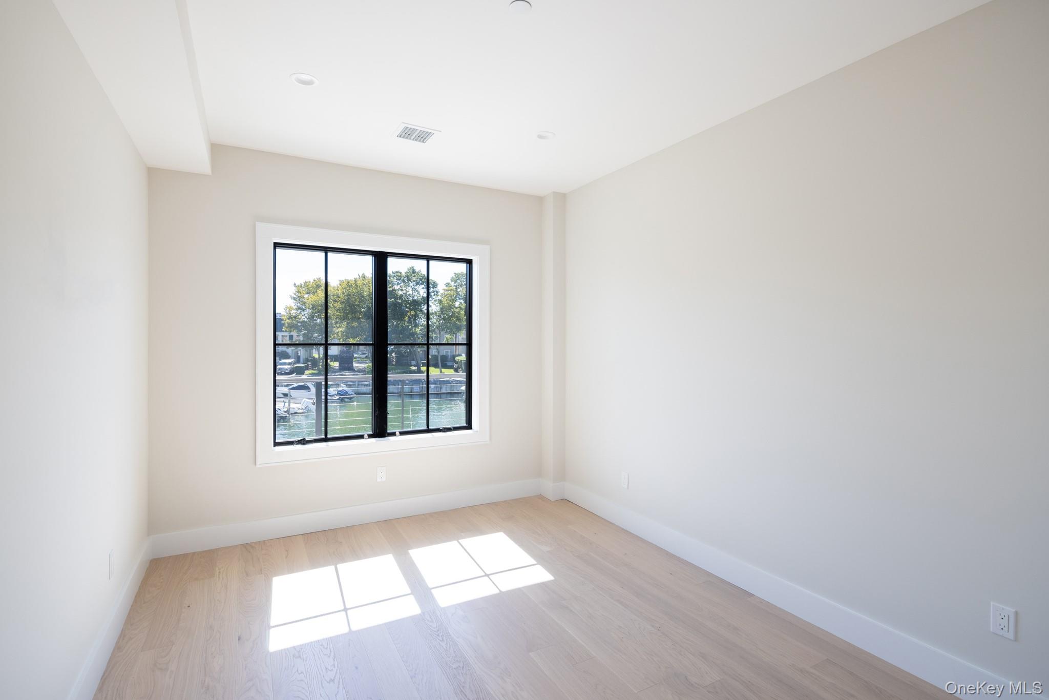 123 Sterling Avenue # 8, Greenport, NY 11944