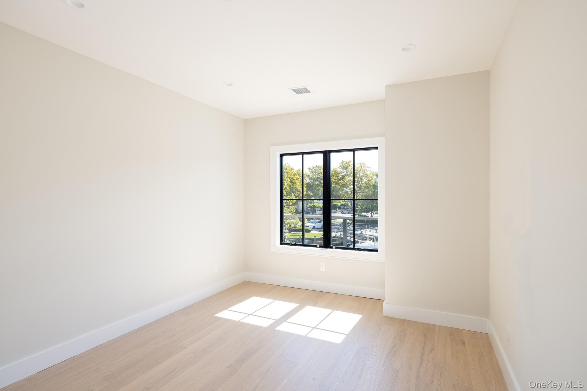 123 Sterling Avenue # 8, Greenport, NY 11944