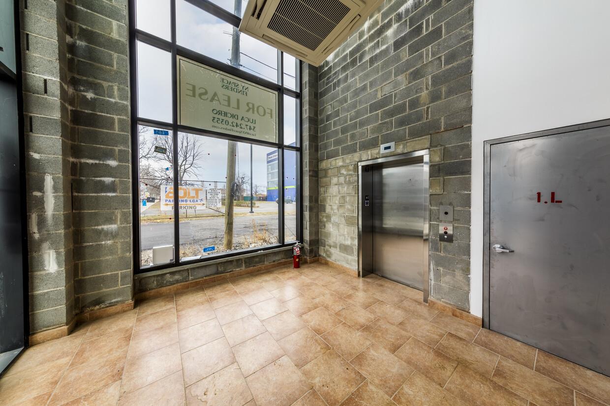 31-25 20th Avenue, Astoria, NY 11105