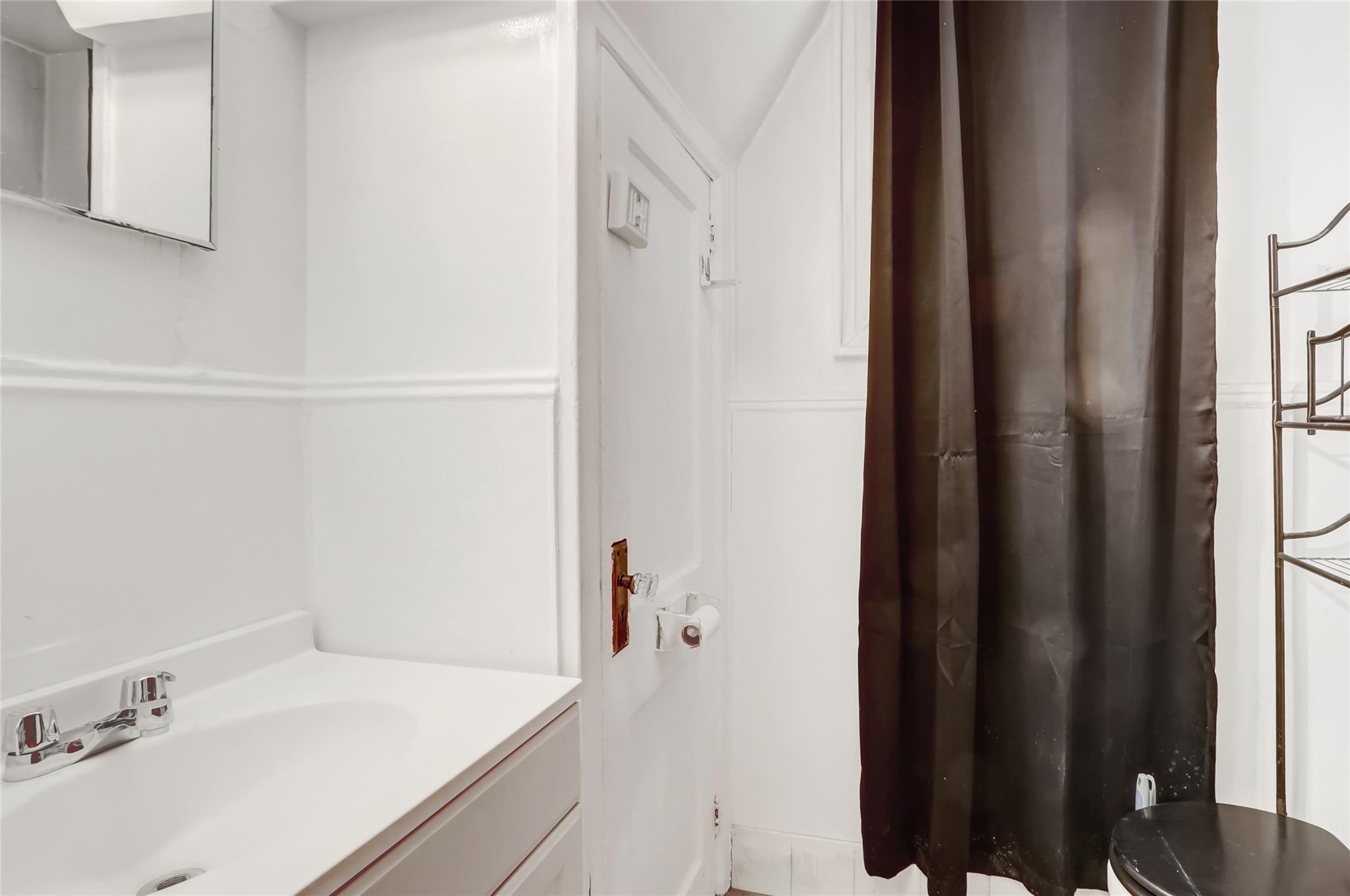 2445 Yates Avenue, Bronx, NY 10469