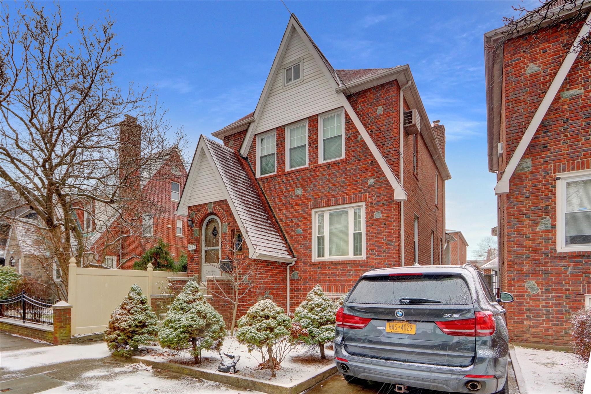 2445 Yates Avenue, Bronx, NY 10469