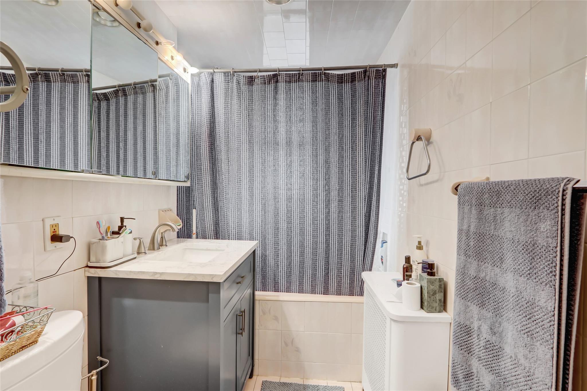 2445 Yates Avenue, Bronx, NY 10469