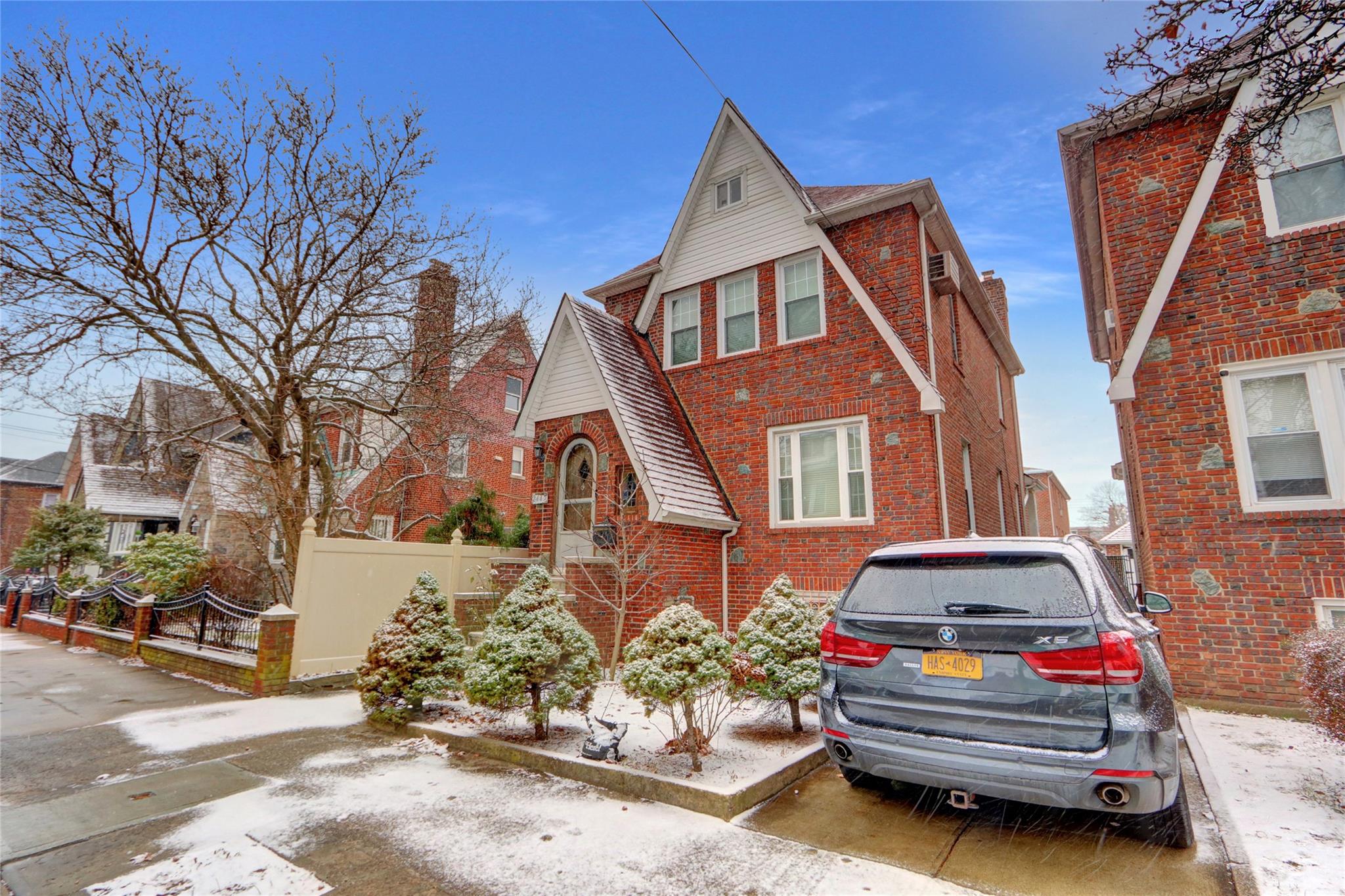 2445 Yates Avenue, Bronx, NY 10469