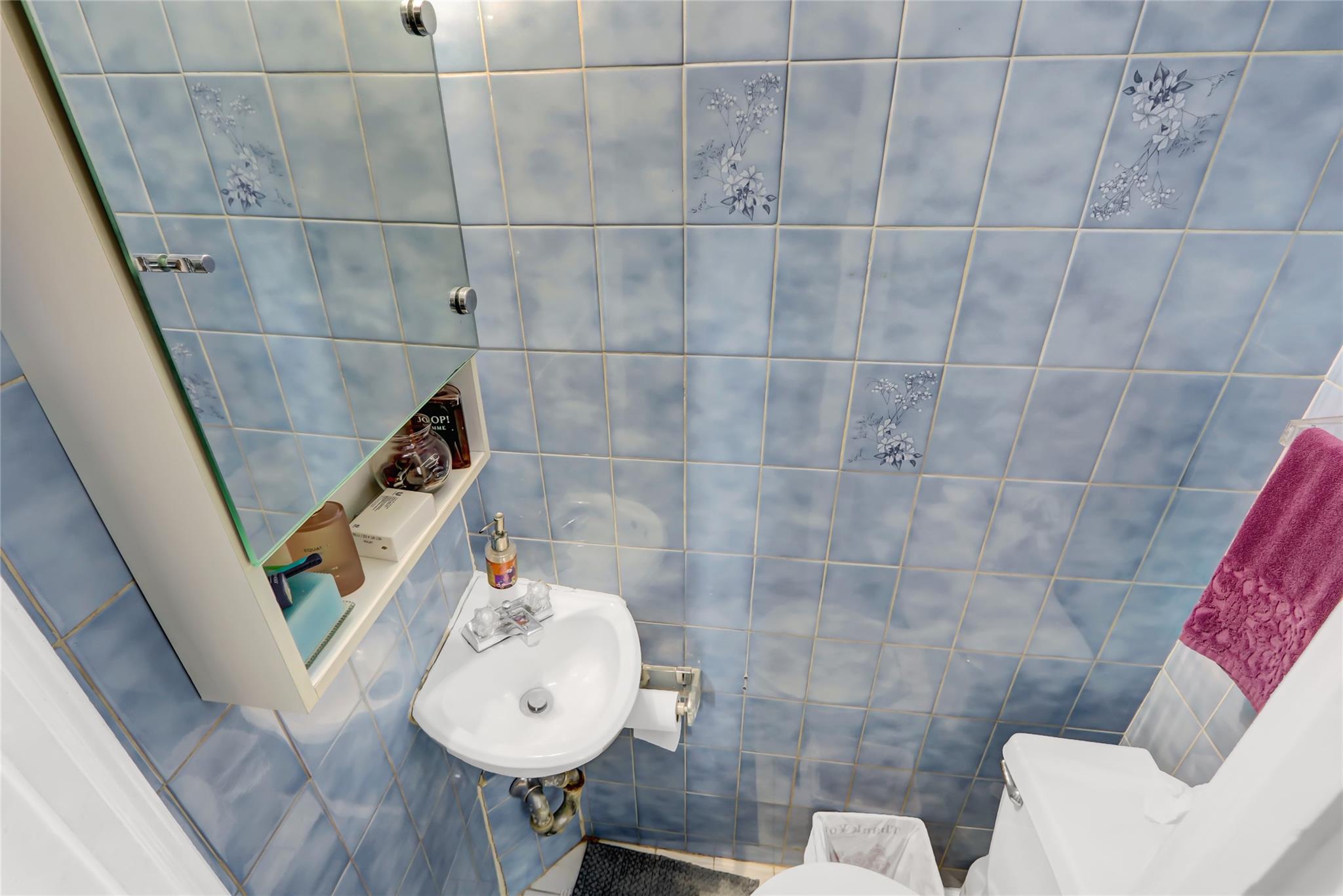 2445 Yates Avenue, Bronx, NY 10469