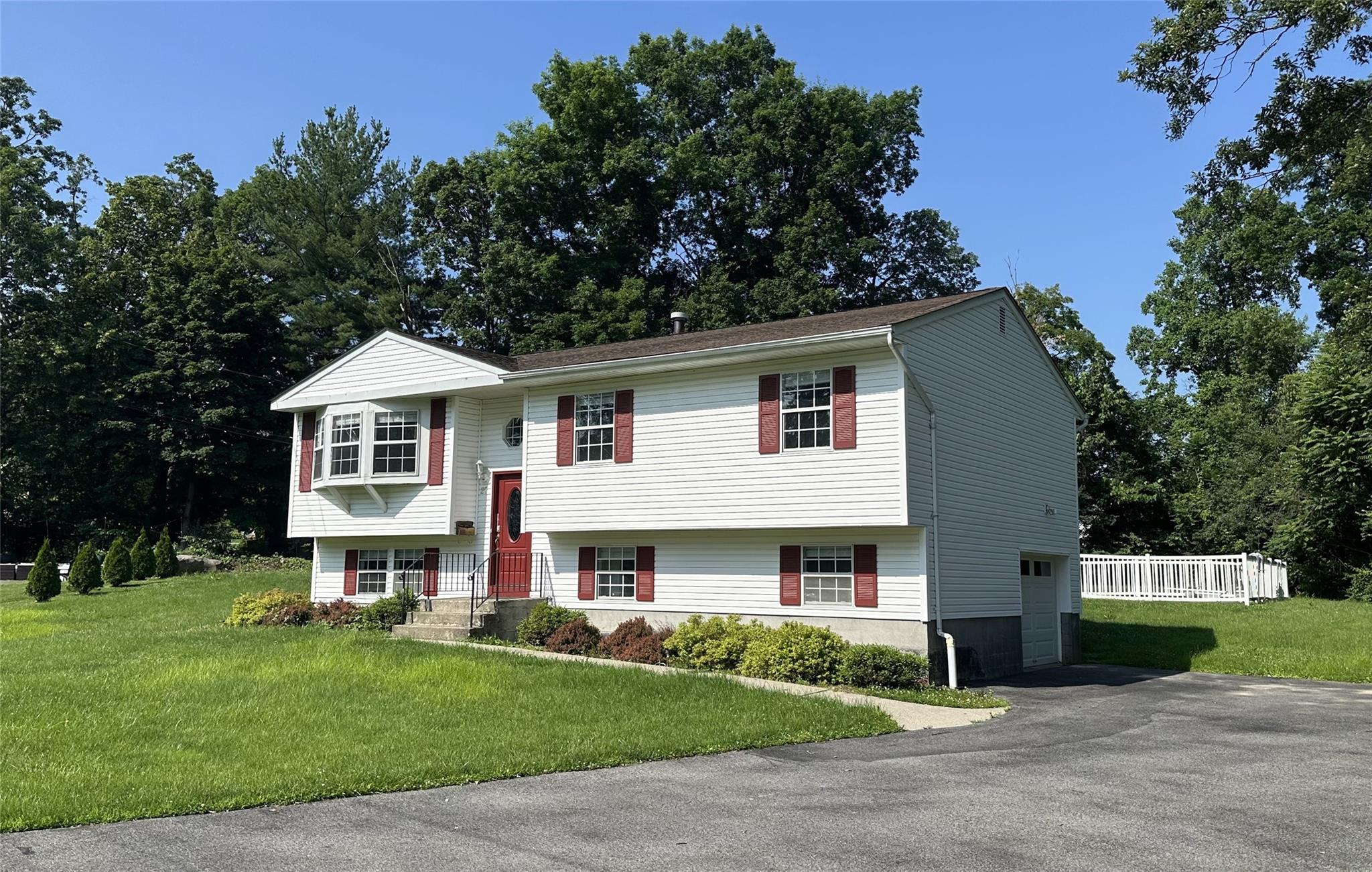 27 Rose Hill Park, Cornwall, NY 12518