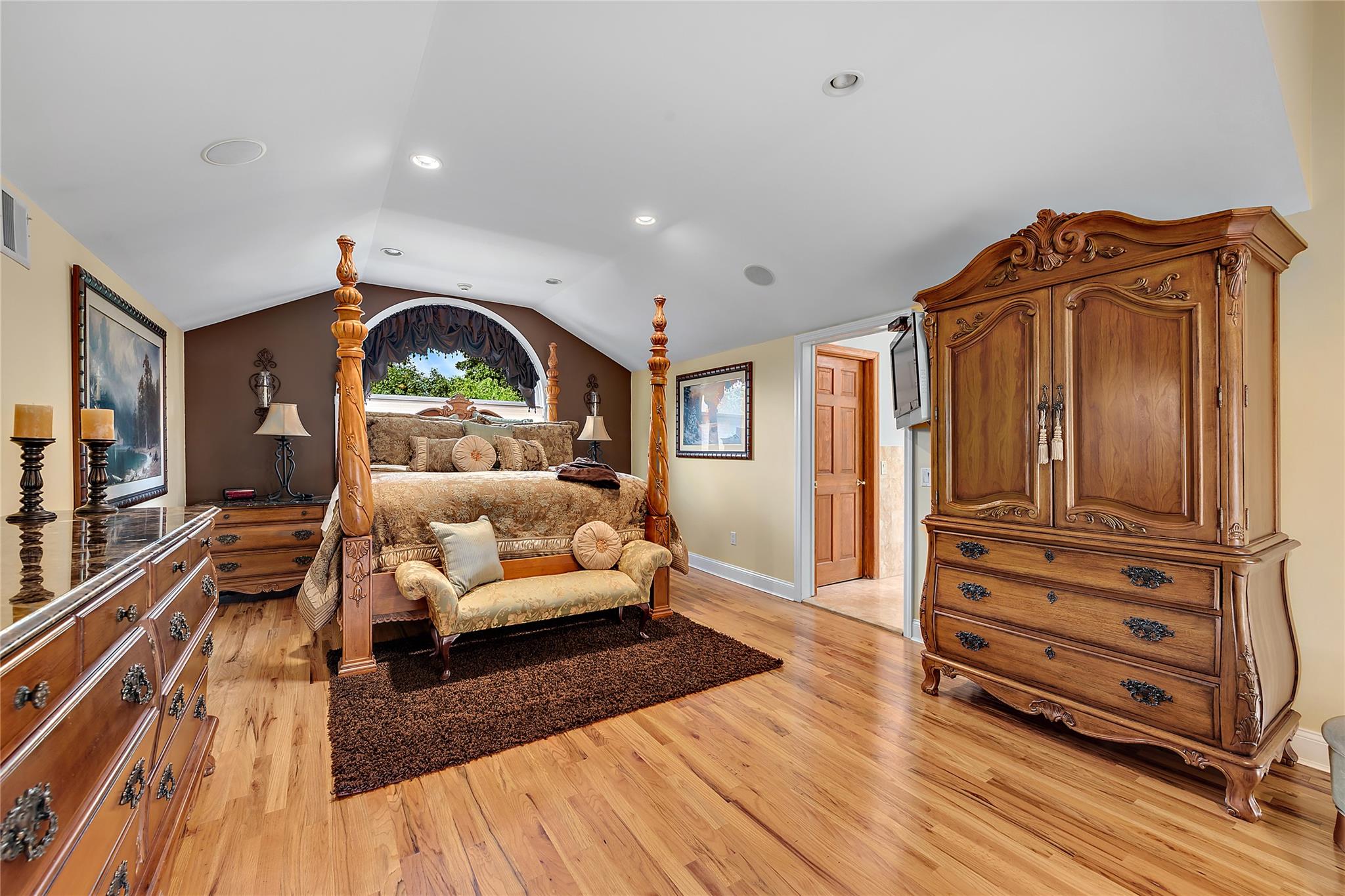 2 Dorchester Drive, Yonkers, NY 10710