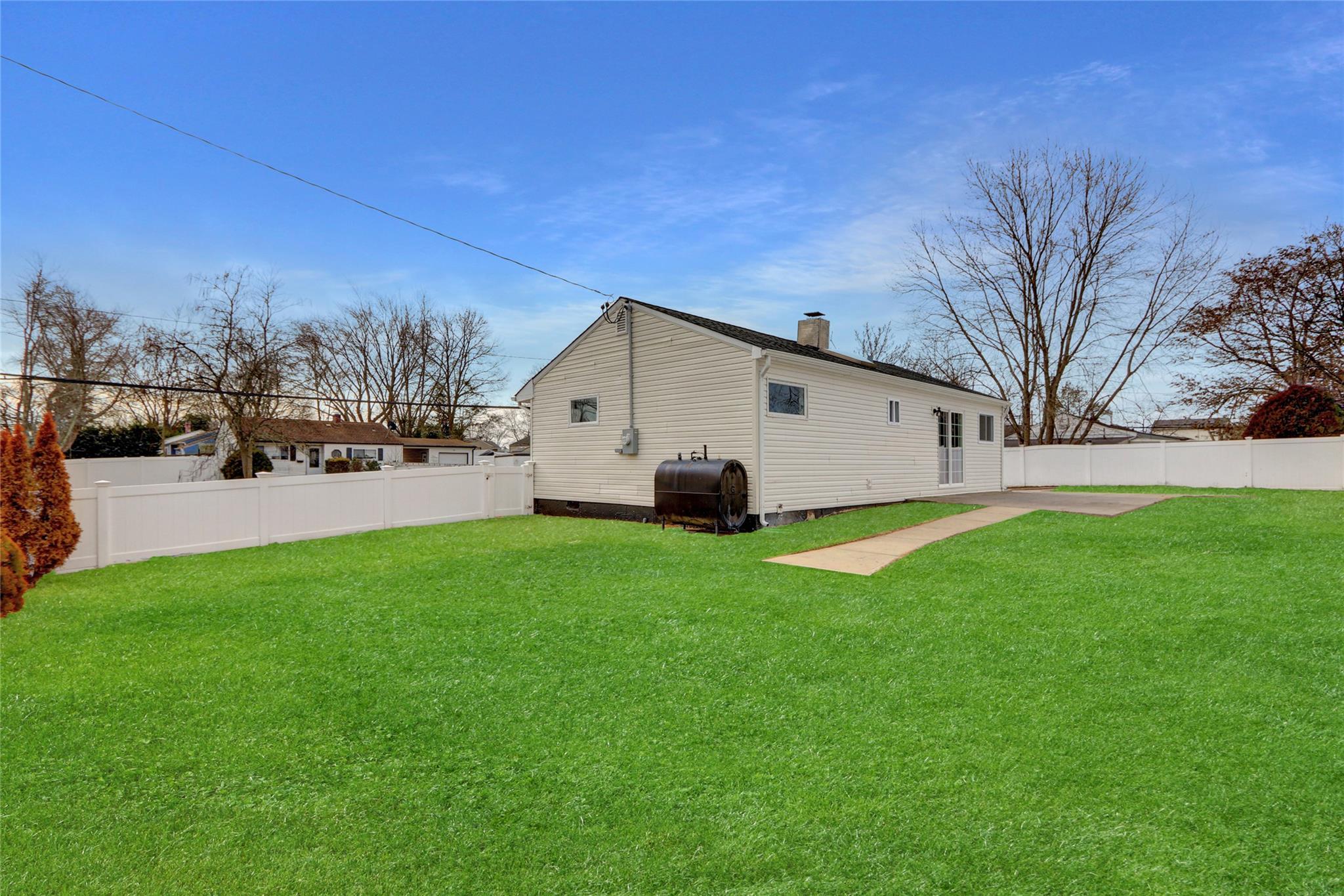 2203 Knickerbocker Avenue, Medford, NY 11763