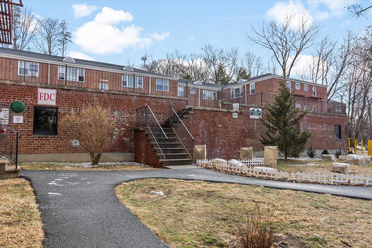 205 W Post Road # 1L, White Plains, NY 10606