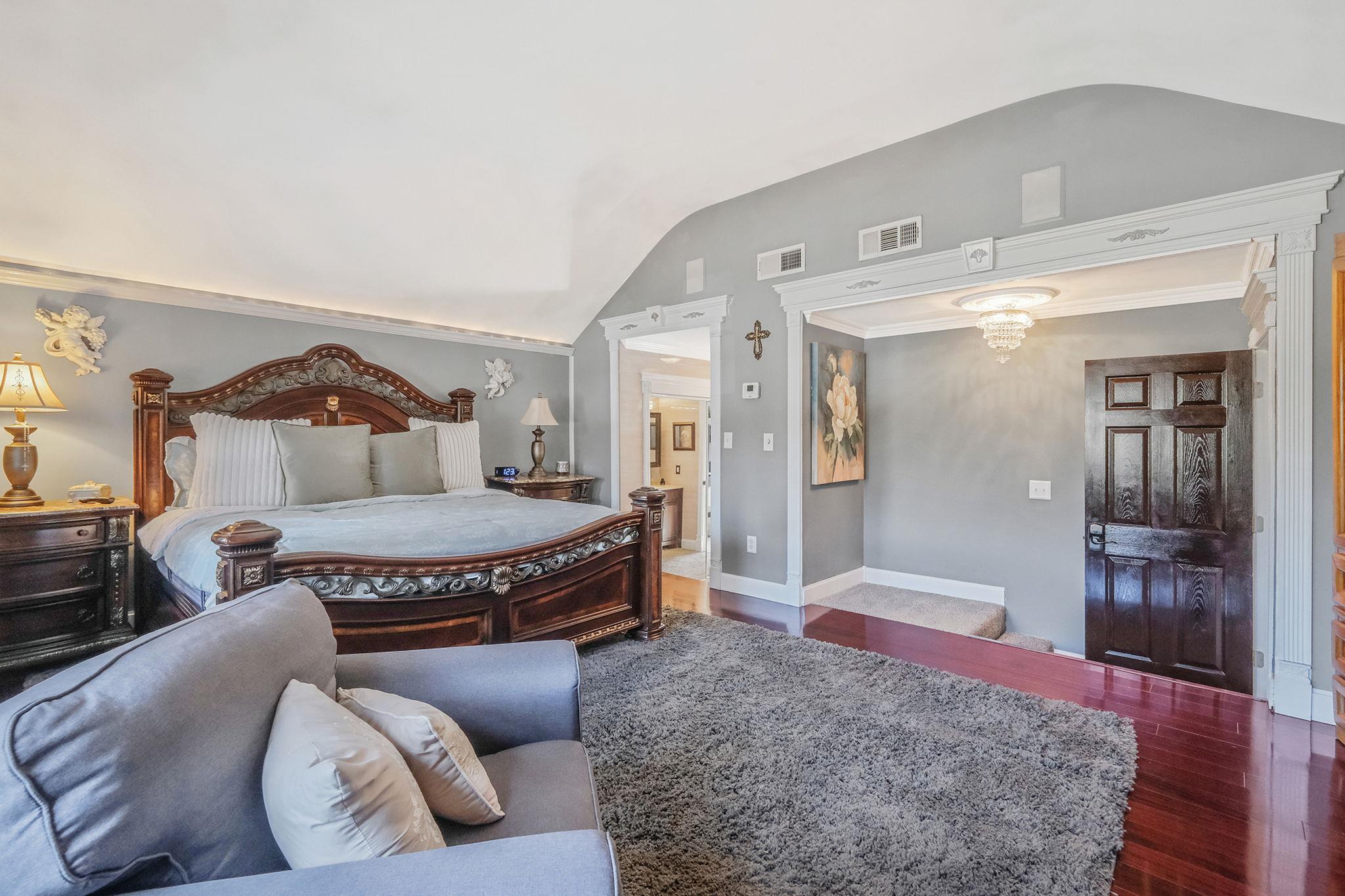 2 Linda Lane, Manorville, NY 11949