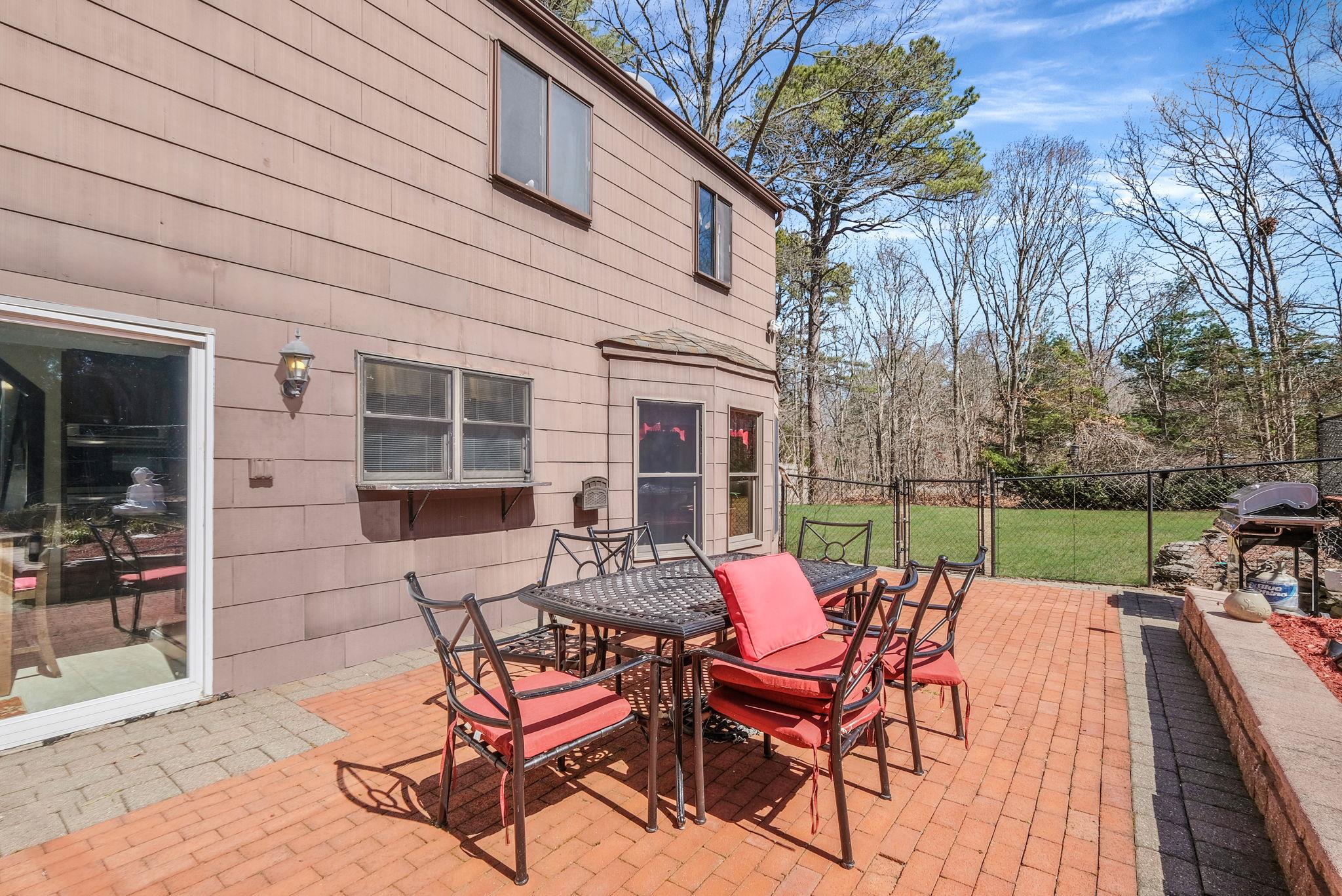 2 Linda Lane, Manorville, NY 11949