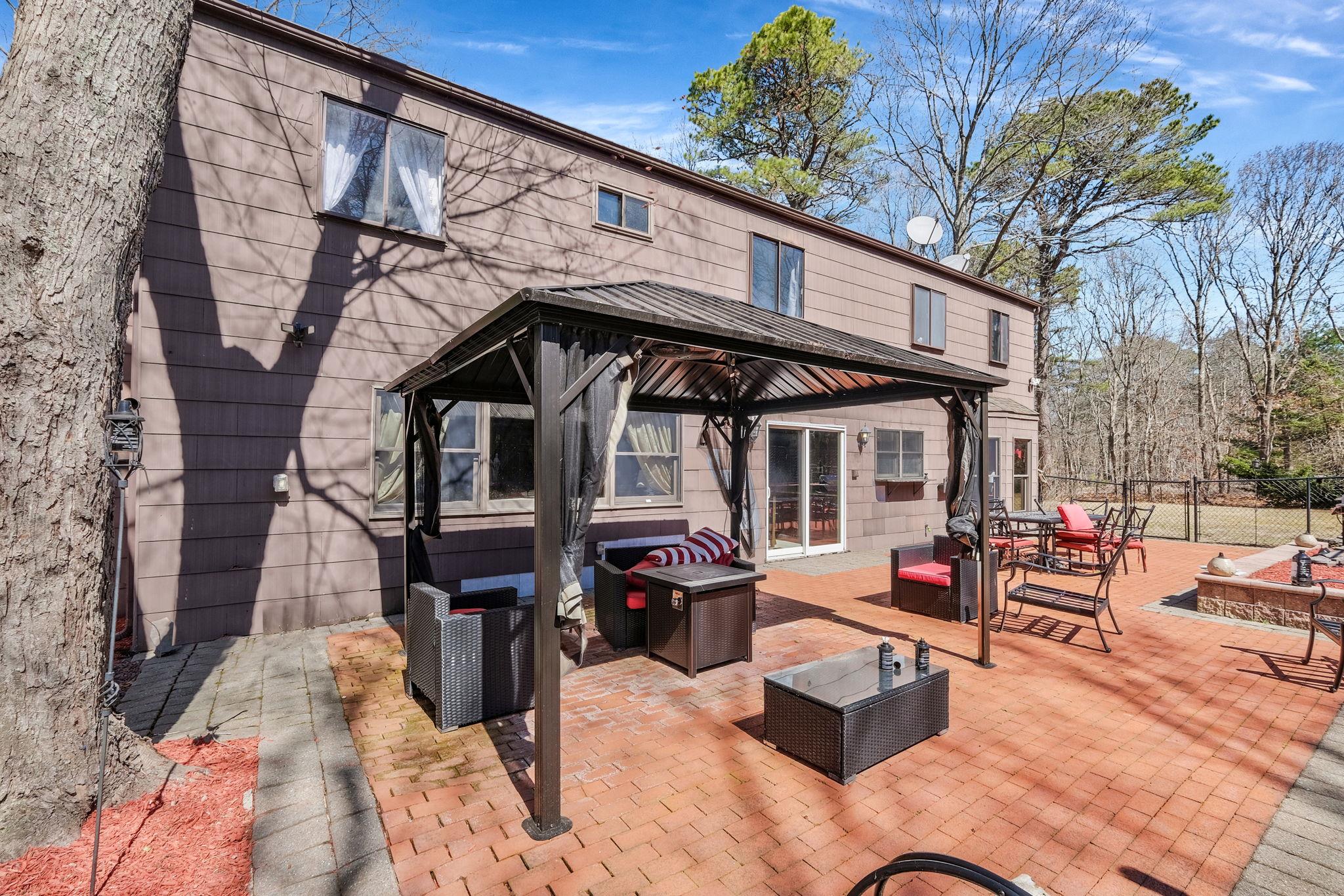 2 Linda Lane, Manorville, NY 11949