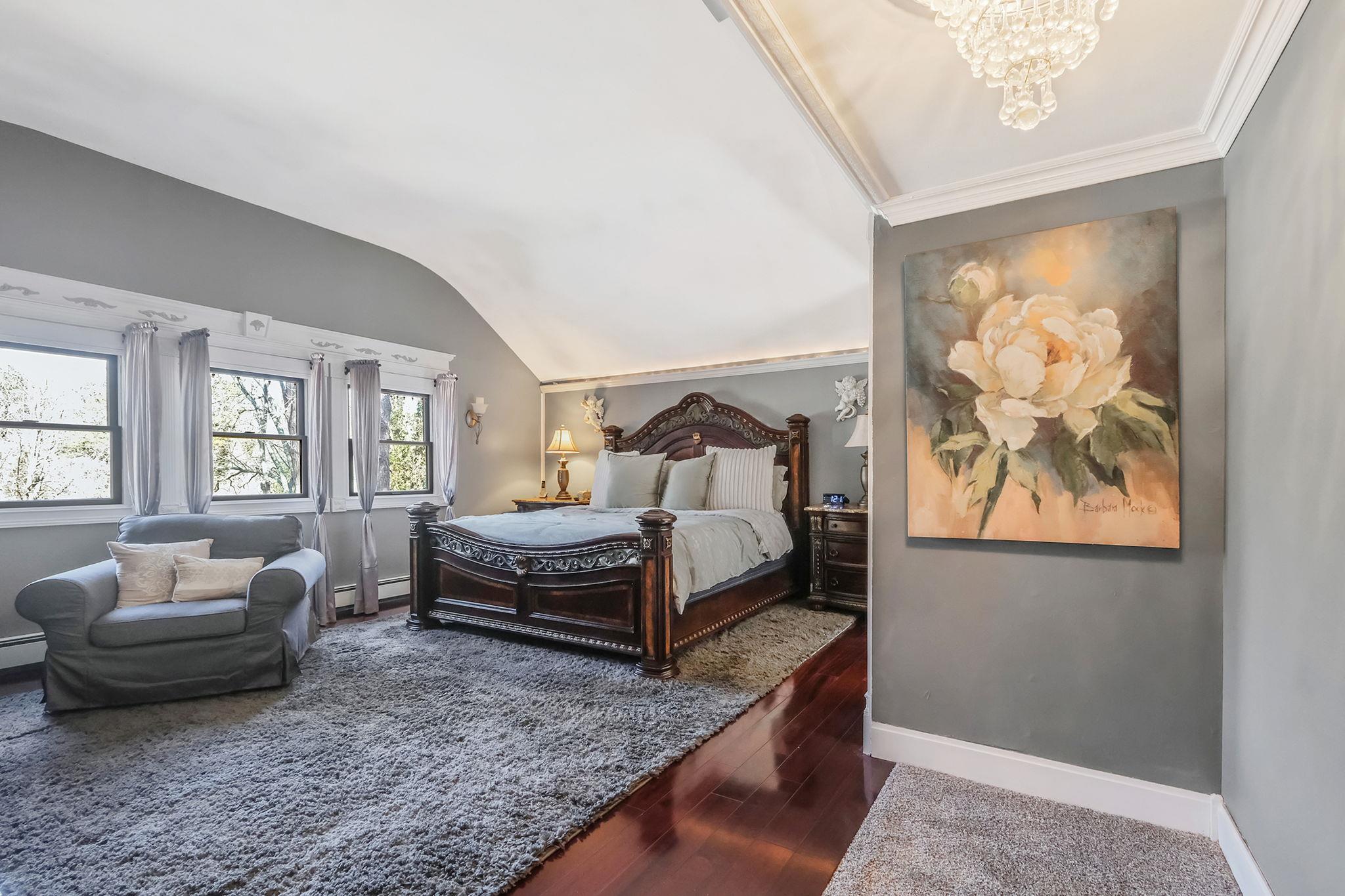 2 Linda Lane, Manorville, NY 11949