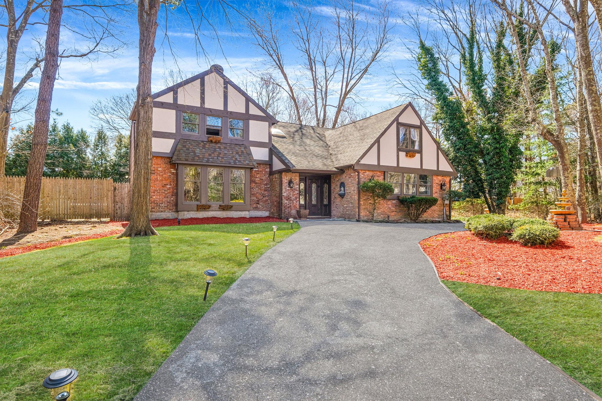 2 Linda Lane, Manorville, NY 11949