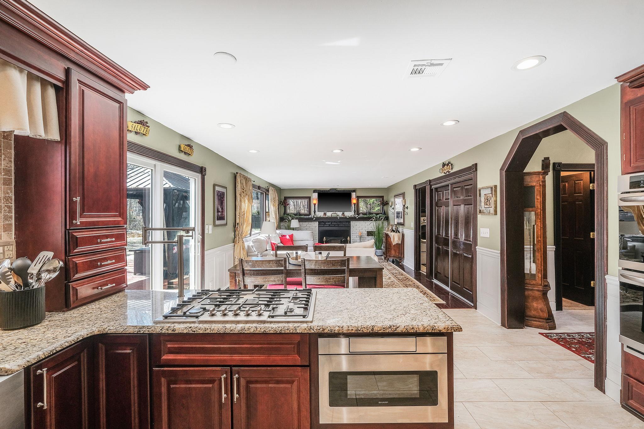 2 Linda Lane, Manorville, NY 11949