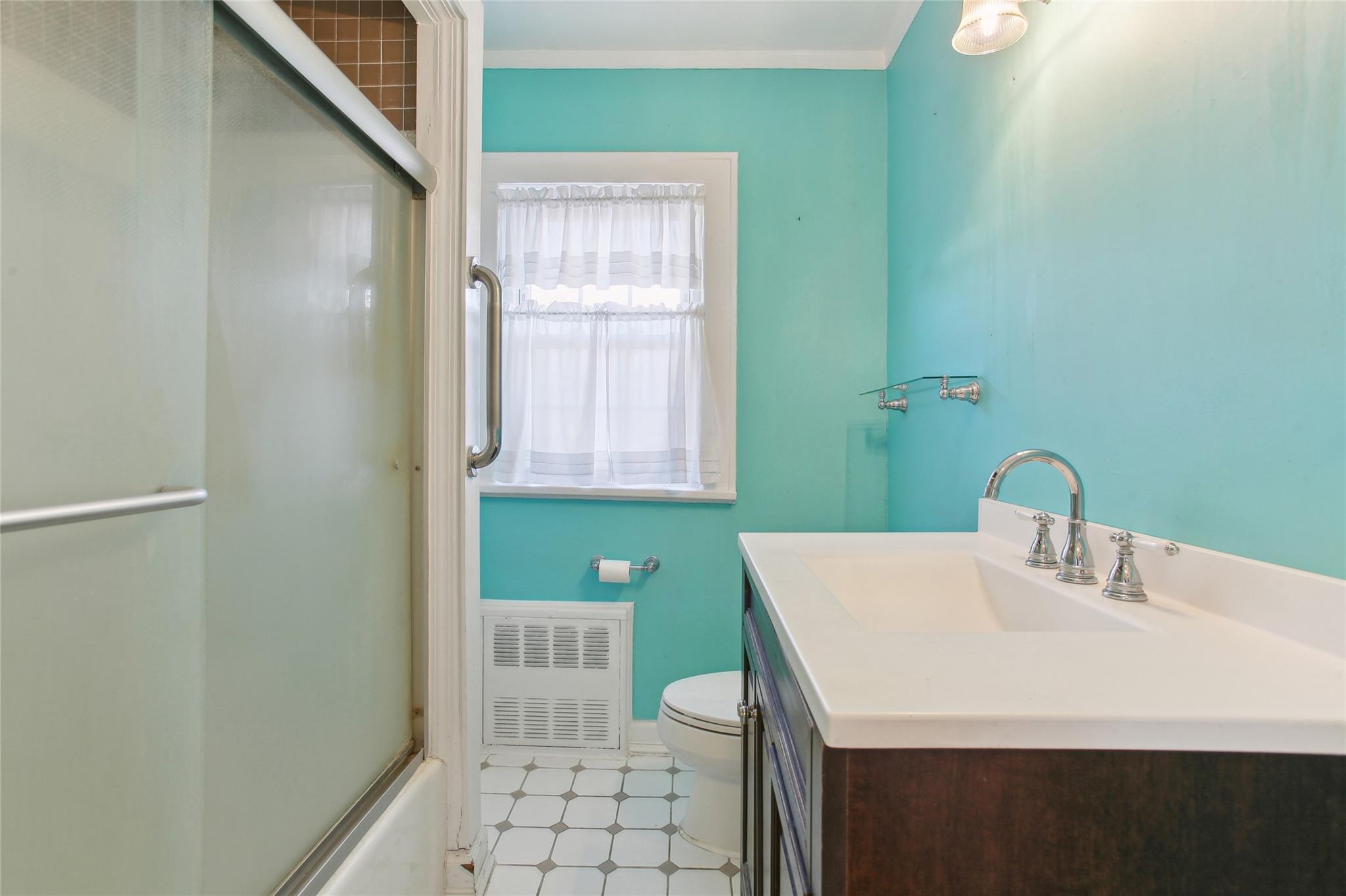 53 S Grove Street S, Valley Stream, NY 11580