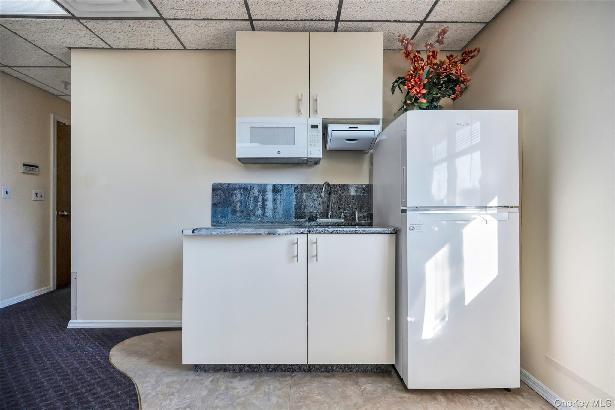 2450 middle country, Centereach, NY 11720