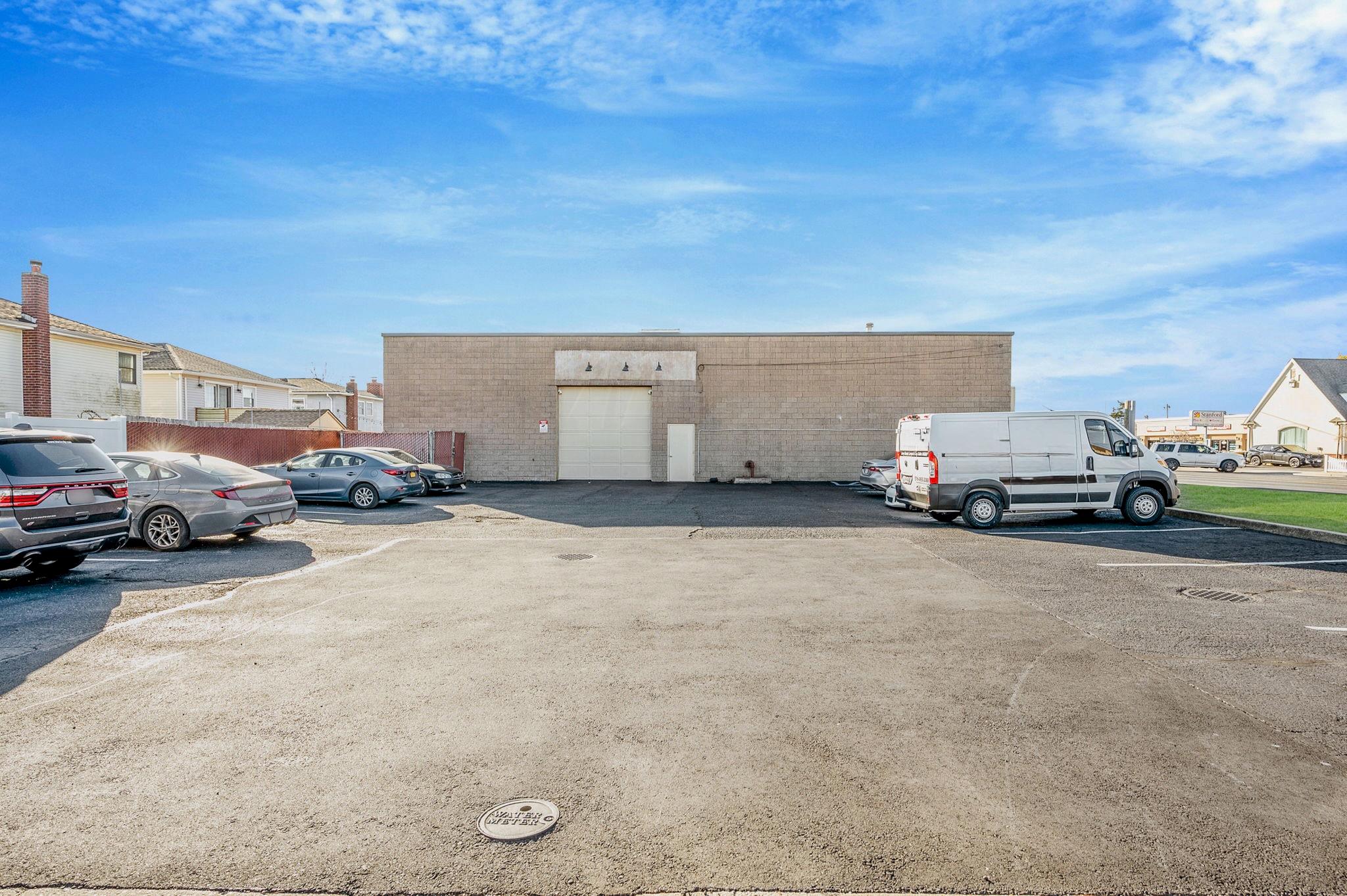 1272 Montauk Highway, Copiague, NY 11726