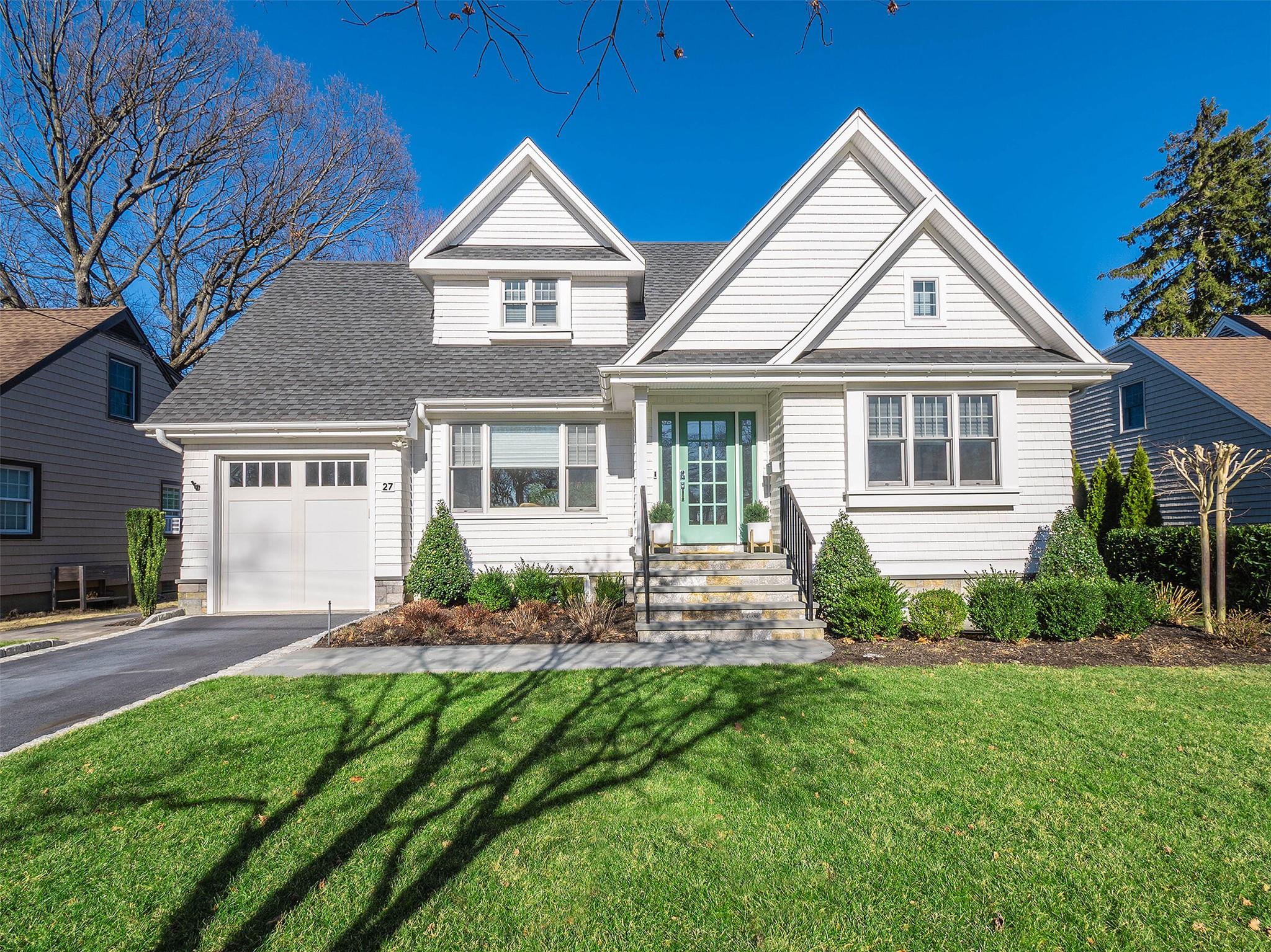 27 Pine Street, Port Washington, NY 11050