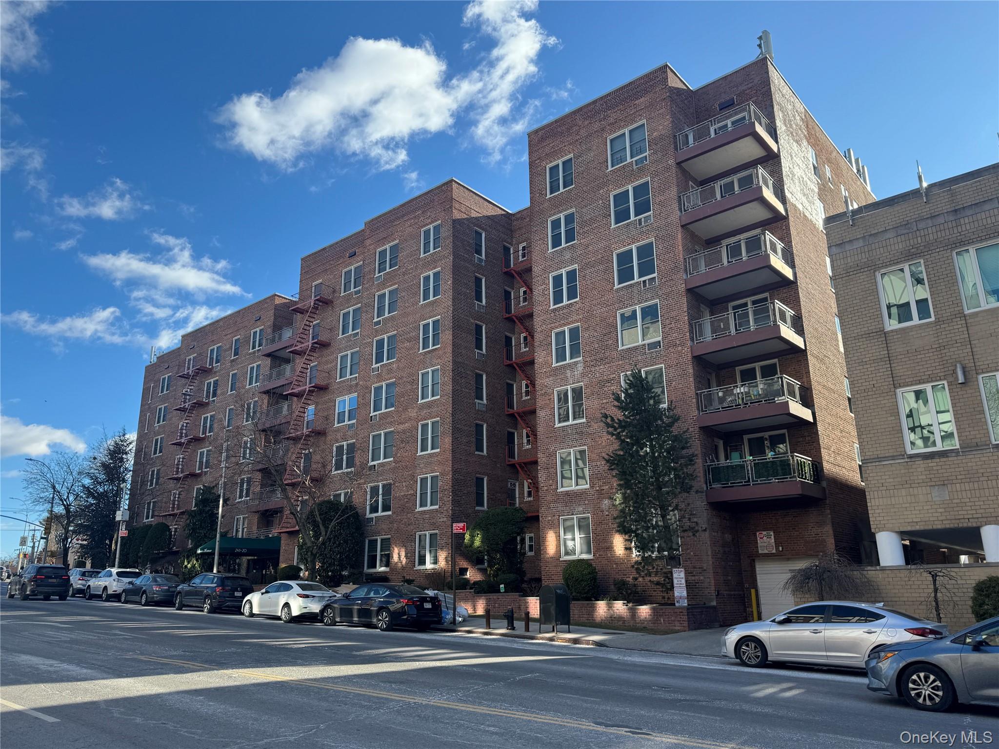 241-20 Northern Blvd # 6H, Douglaston, NY 11363