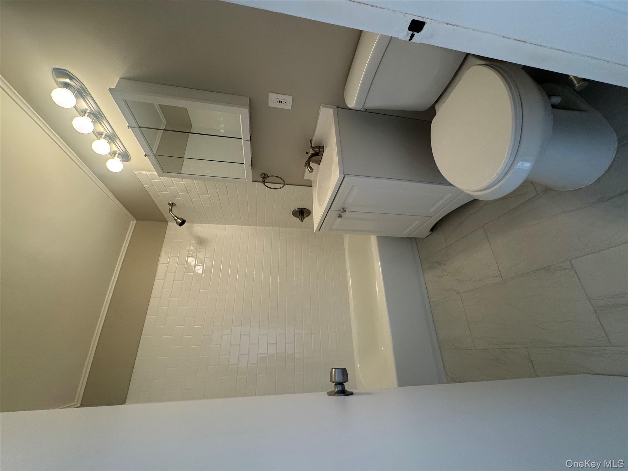 241-20 Northern Blvd # 6H, Douglaston, NY 11363