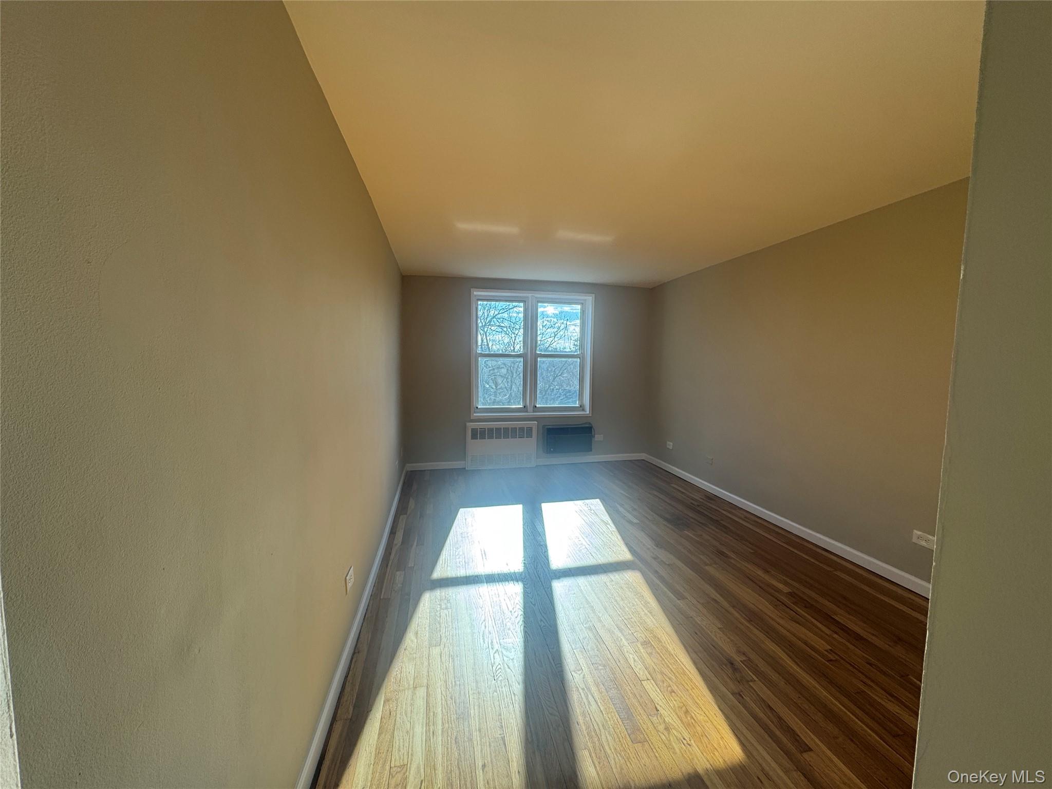 241-20 Northern Blvd # 6H, Douglaston, NY 11363