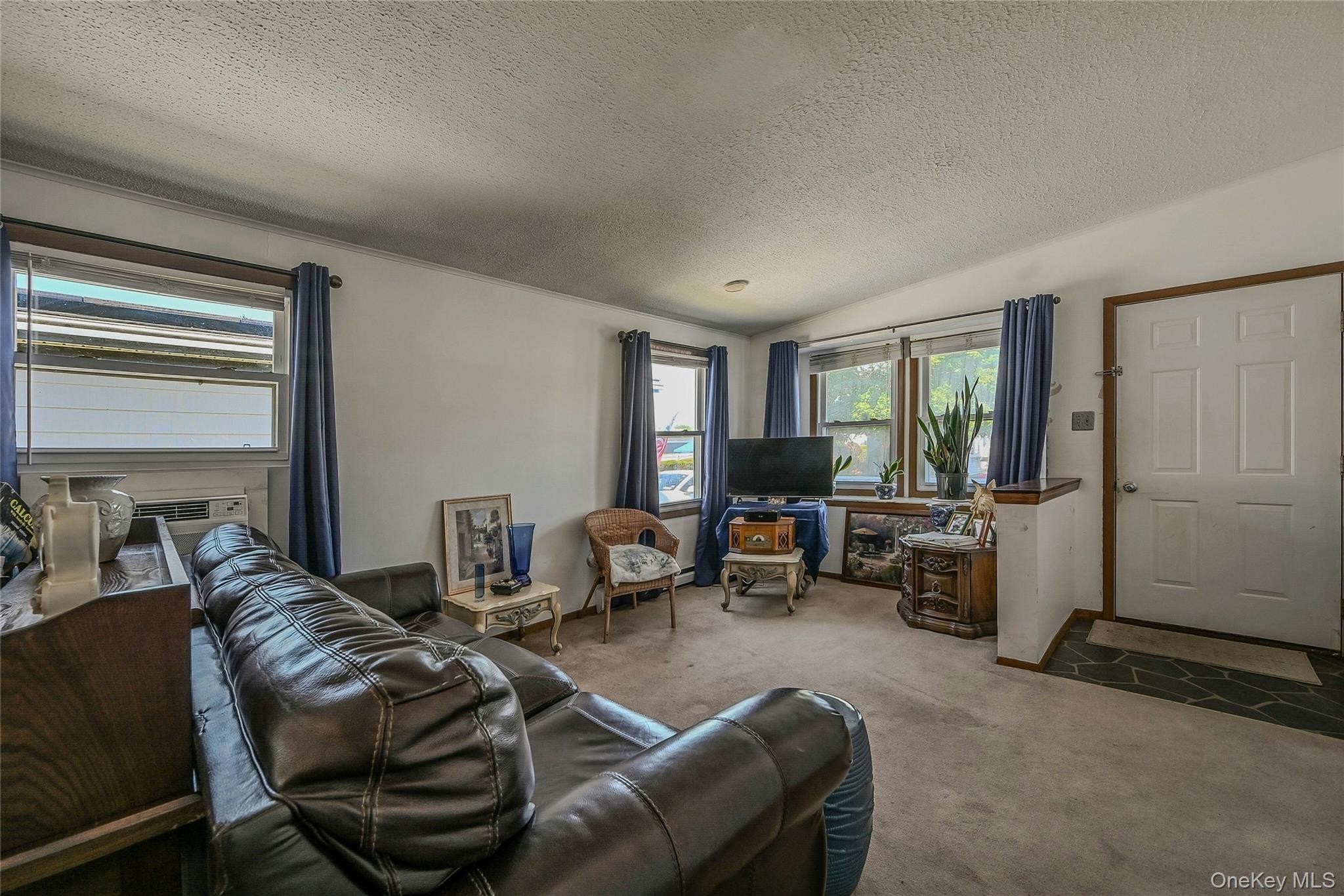 161 Village Circle W # 161, Manorville, NY 11949