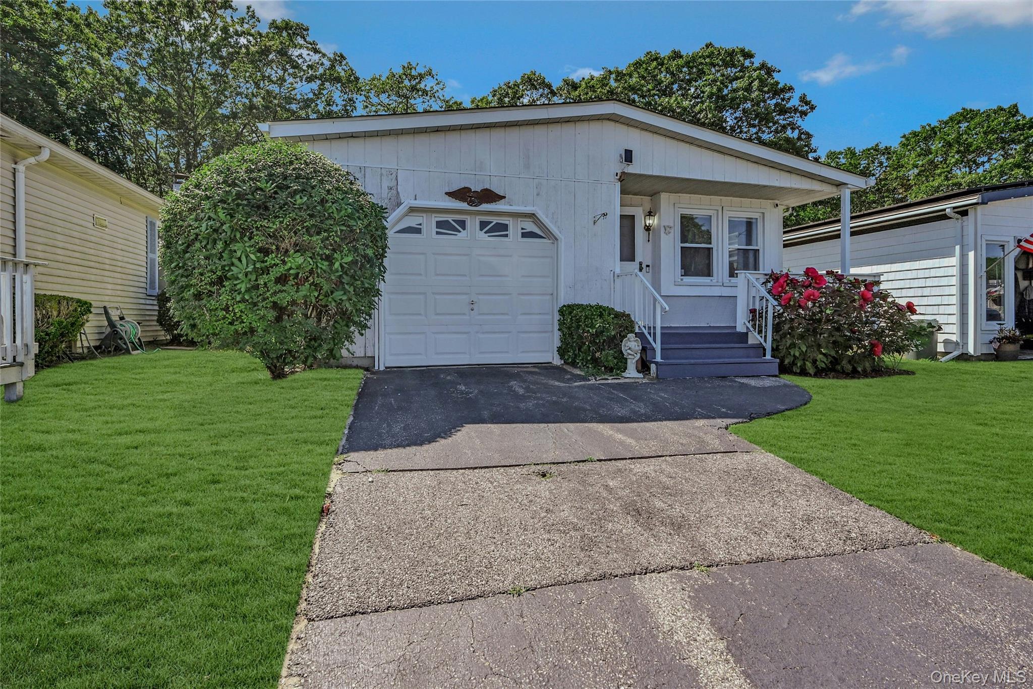 161 Village Circle W # 161, Manorville, NY 11949