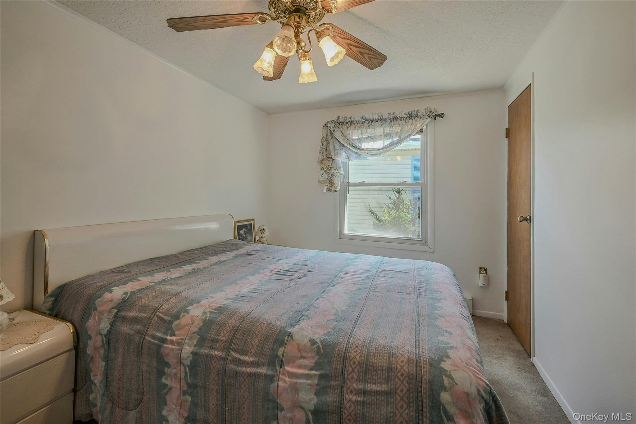 161 Village Circle W # 161, Manorville, NY 11949