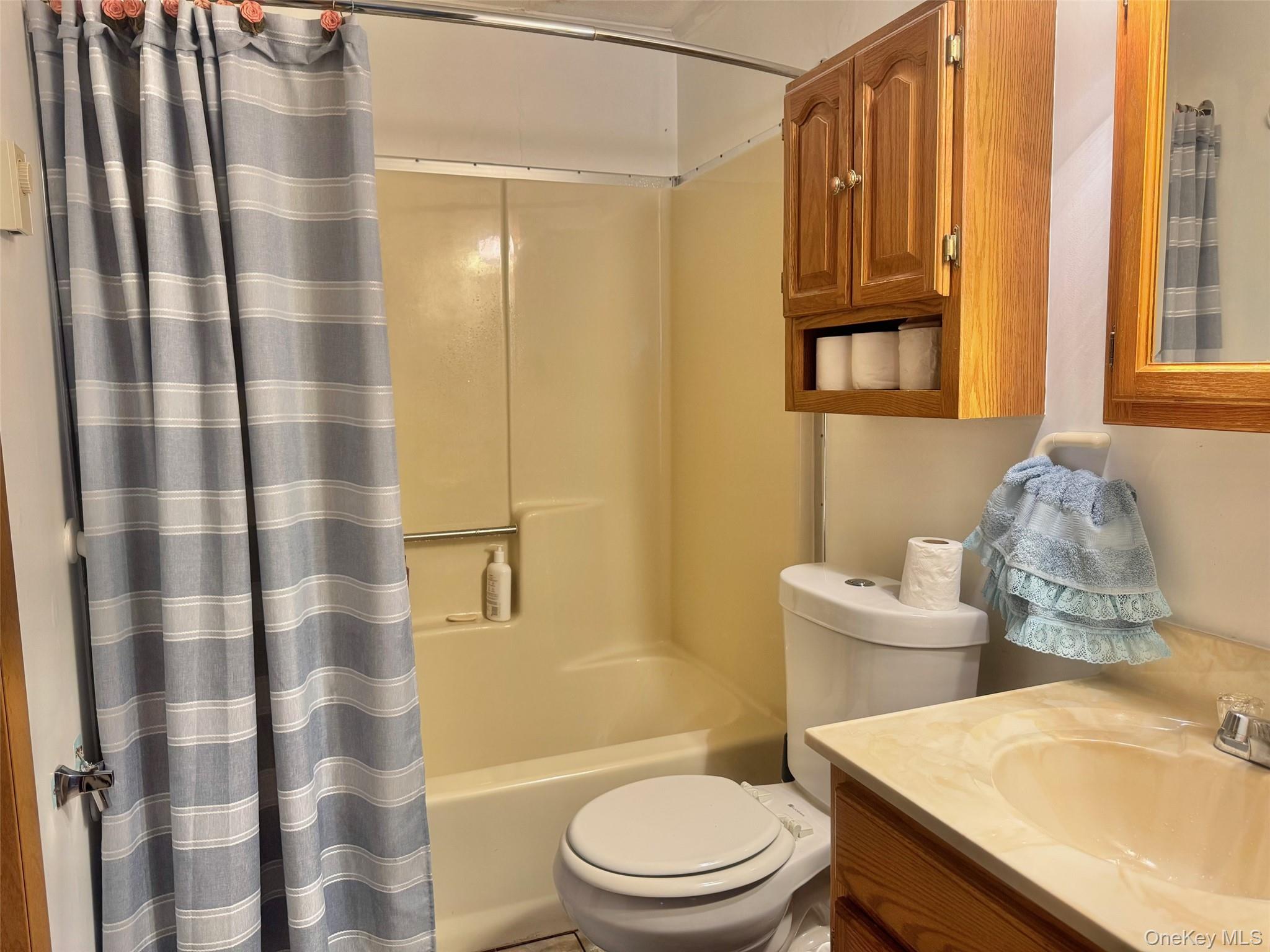 161 Village Circle W # 161, Manorville, NY 11949